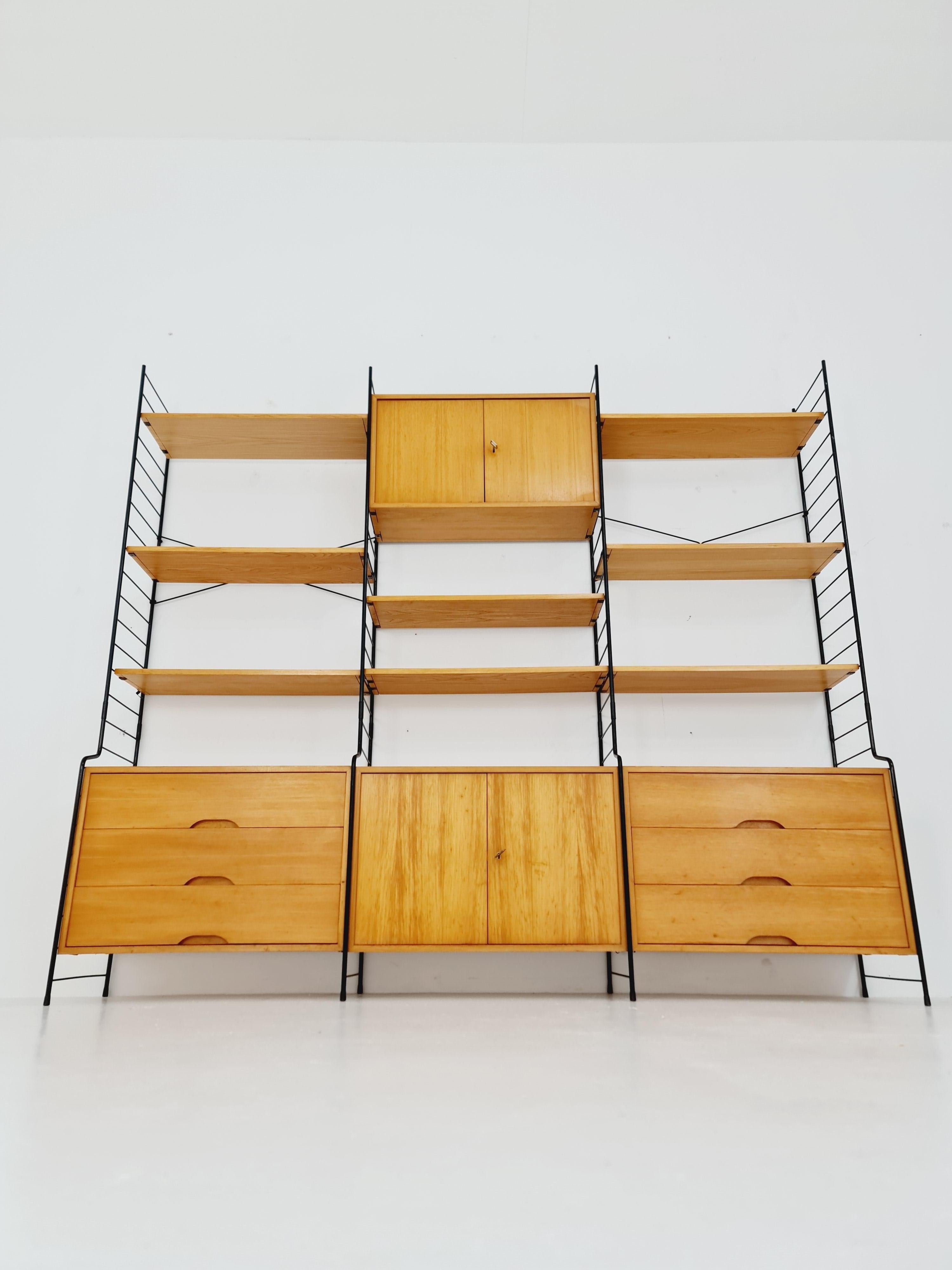Mid century String shelf-system, bookcase with lighting Oak by WHB Germany, 1950s

Measurements:
Height : 190 cm
Width : 217 cm
Depth : 42 cm

Please inquiry for prices to your country before buying.

A wooden crate may be used for intercontinental