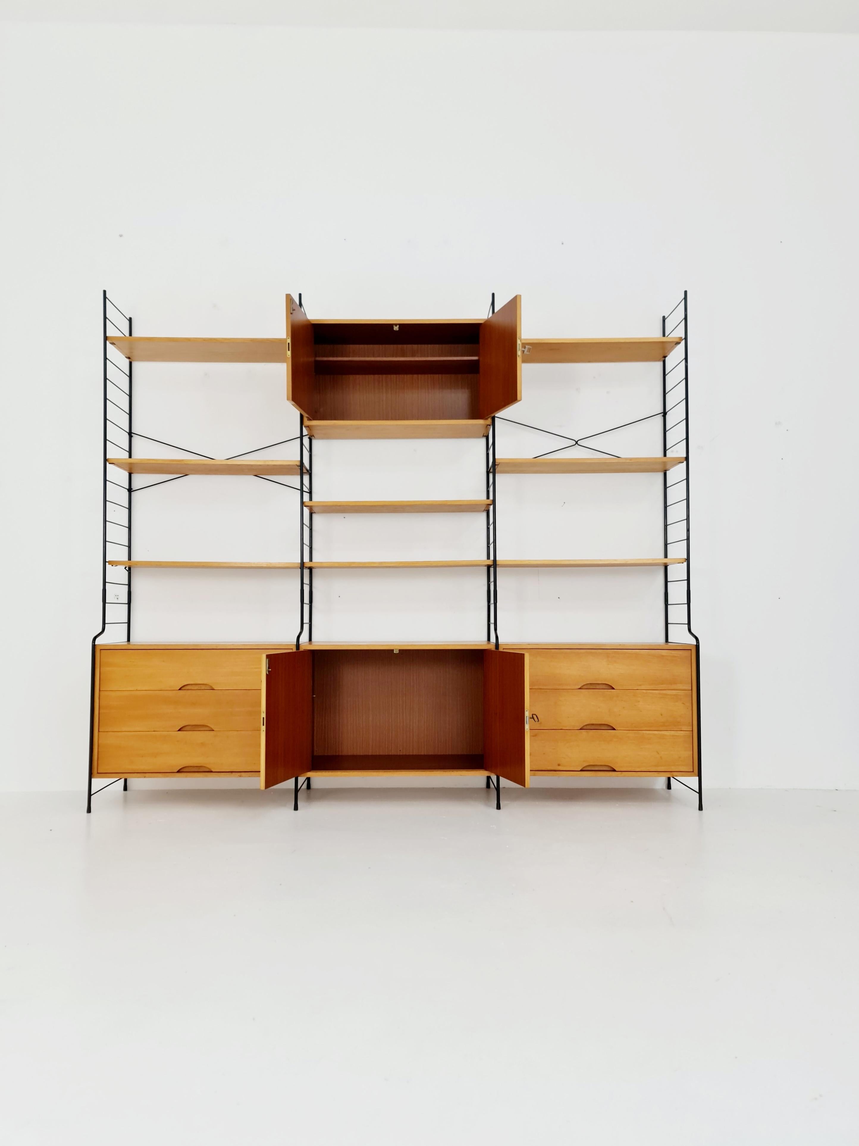 Mid century String shelf-system, bookcase with lighting Oak by WHB Germany In Good Condition For Sale In Gaggenau, DE