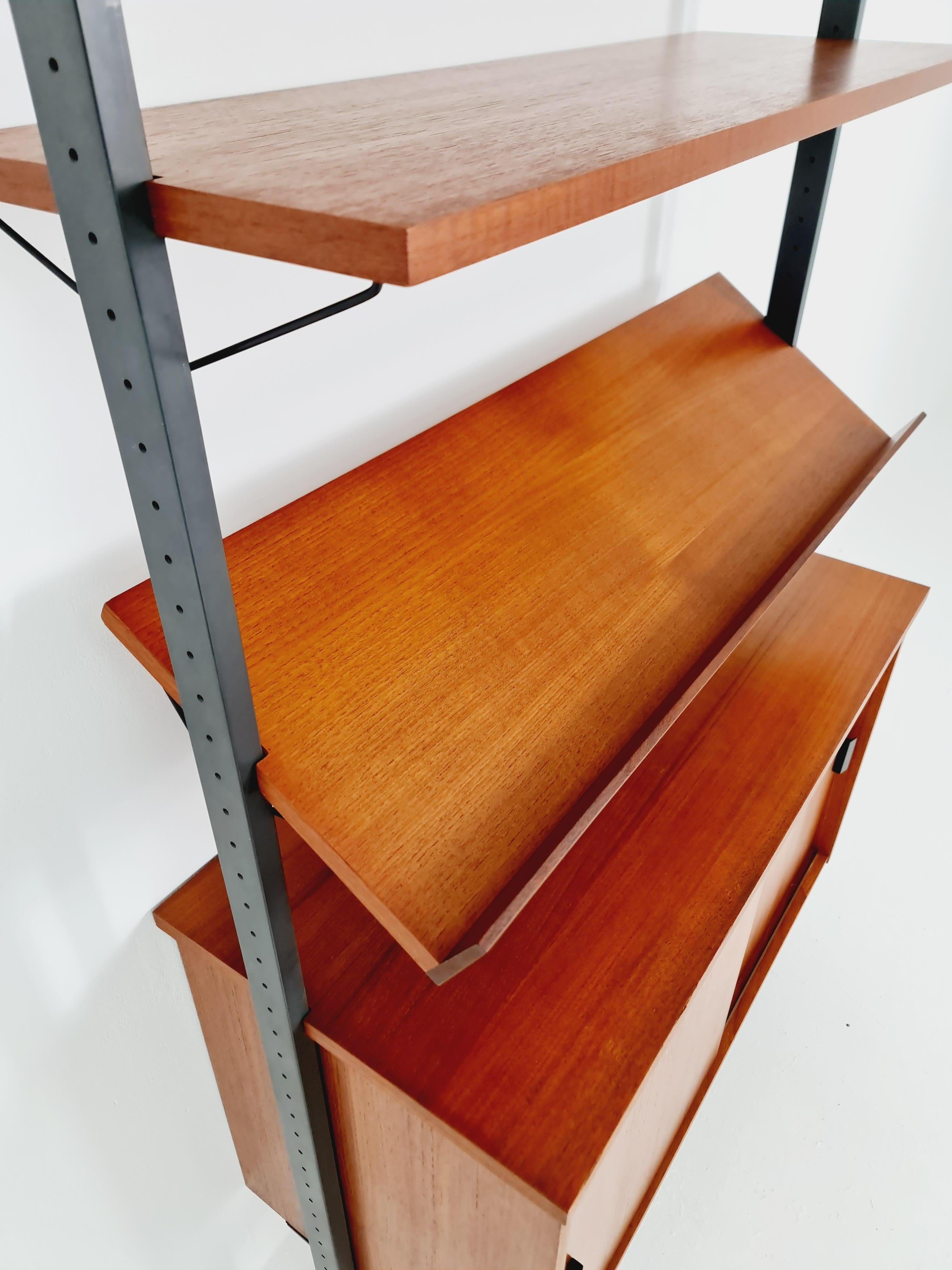 Sistema di scaffali String di metà secolo in teak e metallo di Olof Pira Svezia, anni '1950 in vendita 3
