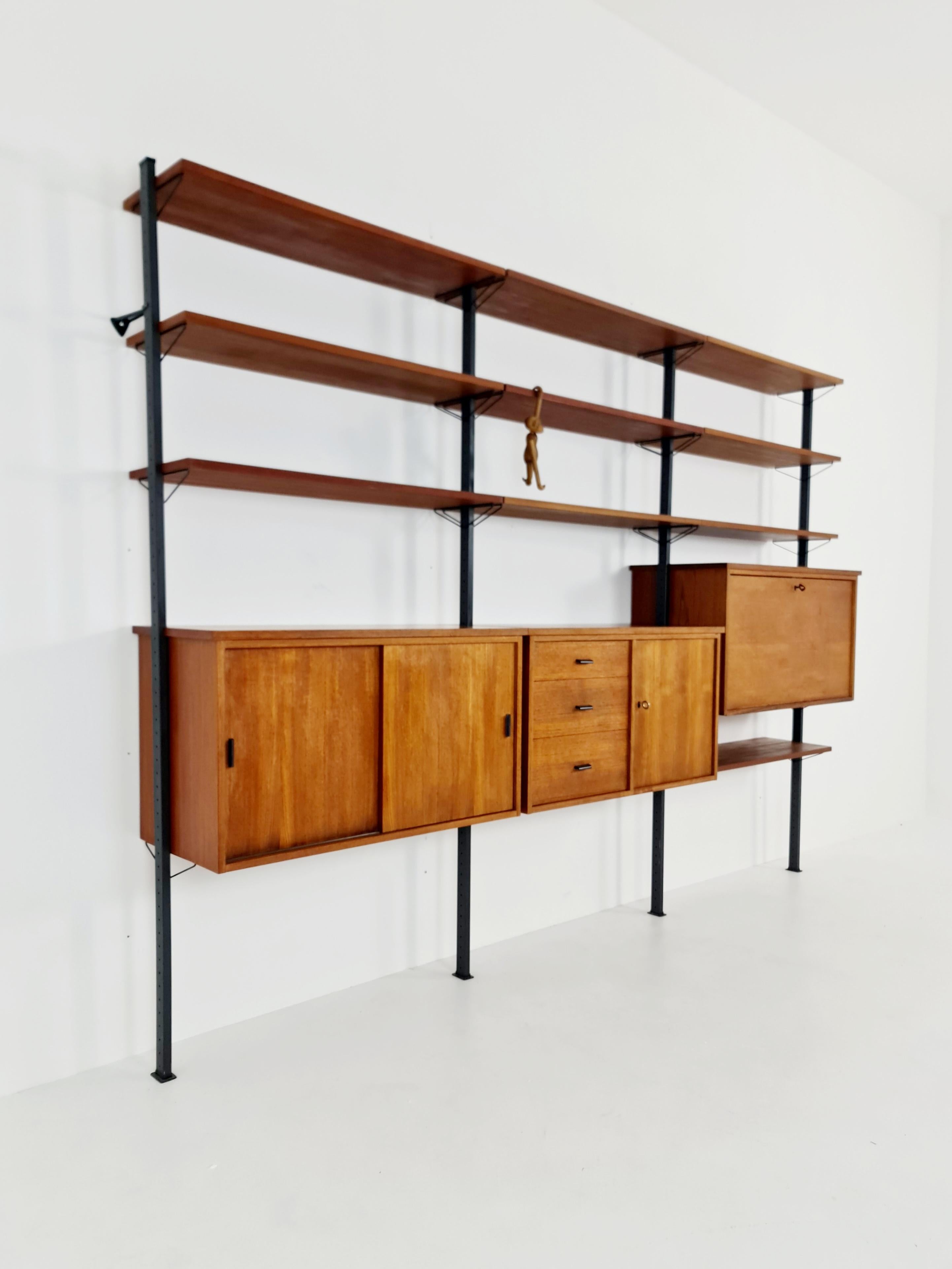 Mid century String shelf system teak & metal by Olof Pira Sweden, 1950s

Measurements:
Height : 200 cm
Width : 283 cm
Depth : 41 cm

Please inquiry for prices to your country before buying.

A wooden crate may be used for intercontinental shipments