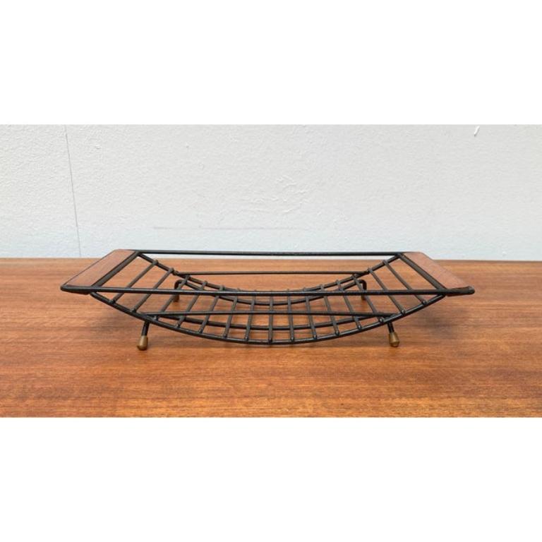 Mid-Century String Style Fruit Bowl With Teak Handle, in Very Good conditions. Designed 1960 to 1969.

Additional information:
Materials: Metal, Plastic
Style: Mid-Century Modern
Color: Black
Item Type: Vintage, Antique or Pre-owned
Dimensions: