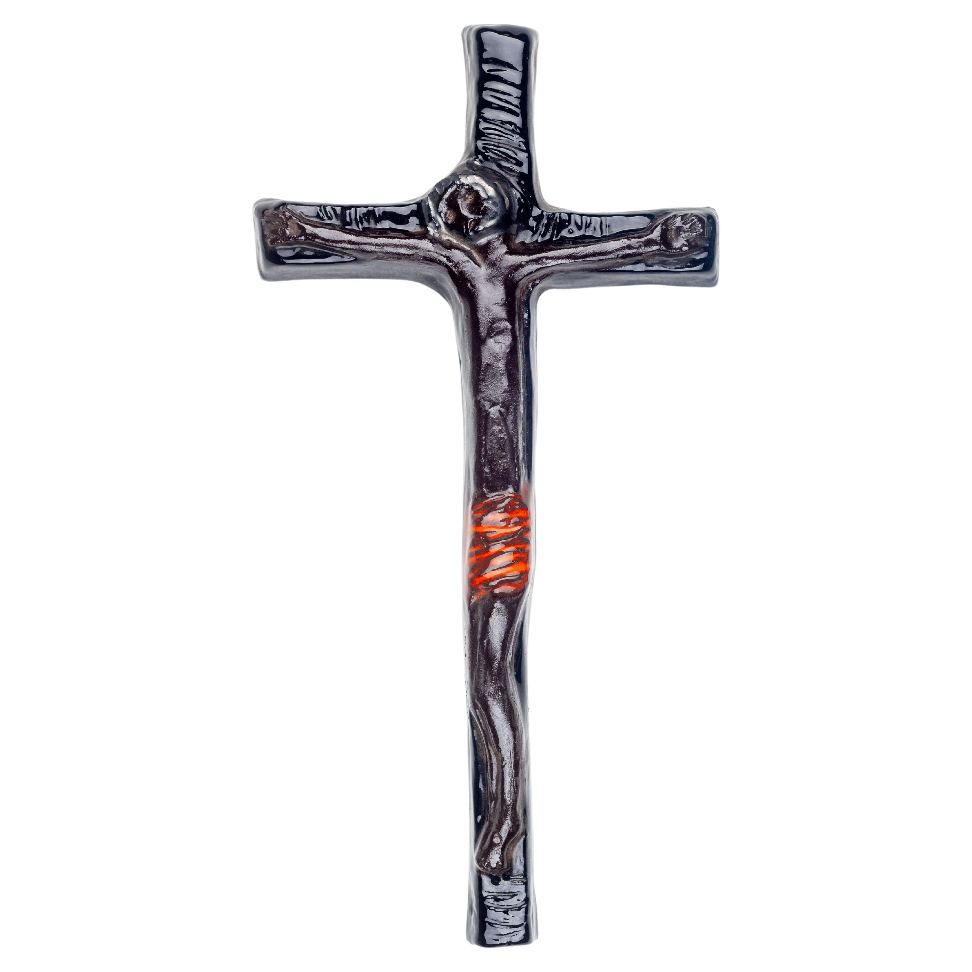 Crucifix en poterie d'art du Studio A du milieu du siècle
