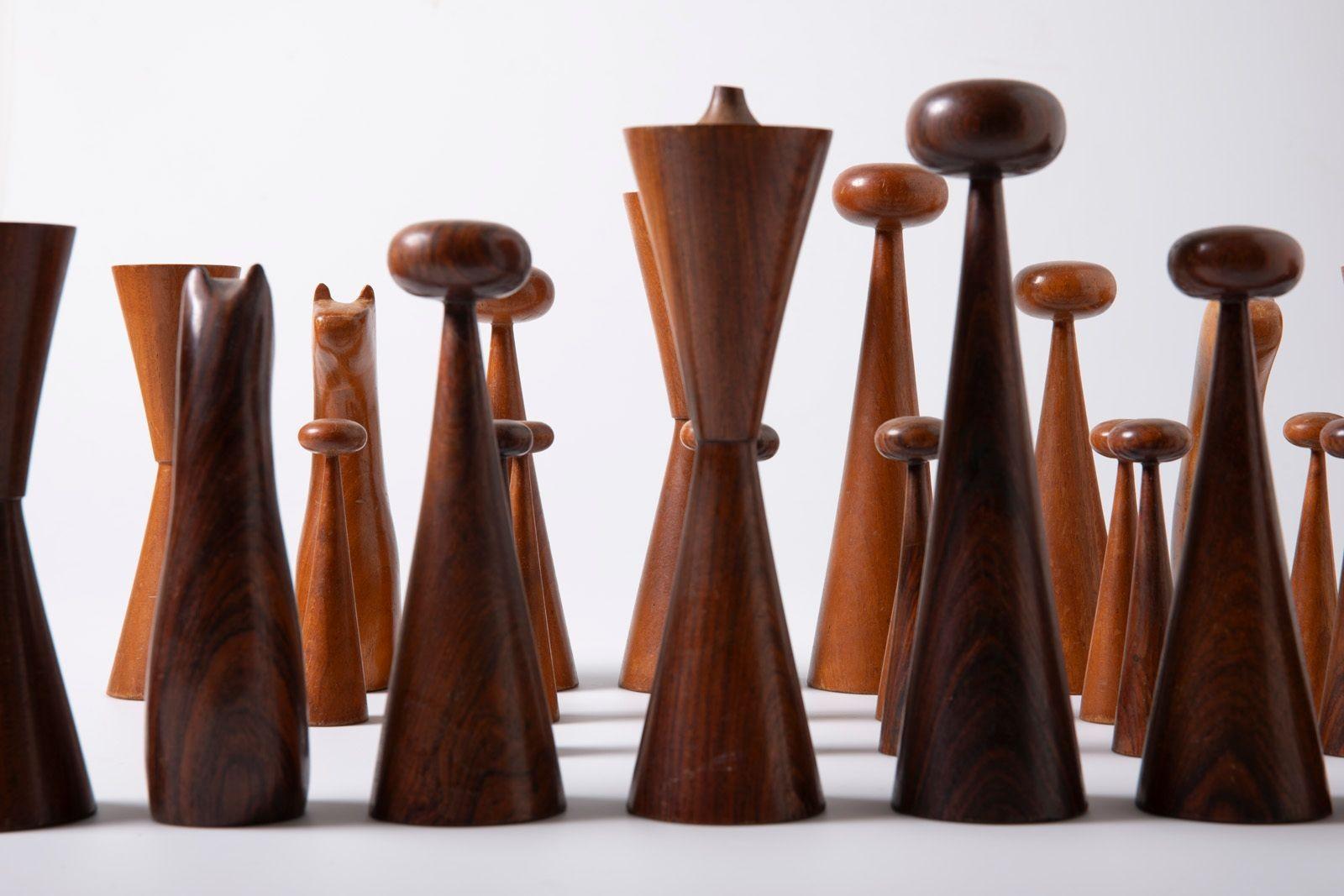 Turned Mid-Century Studio Craft Chess Set in Brazilian Rosewood & Philippine Mahogany For Sale