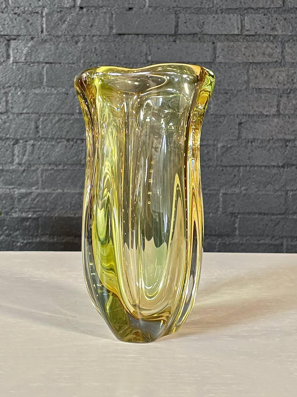 Mid-Century moderno Vaso in vetro di Studio A di metà secolo di Hana Machovska per Mstisov in vendita