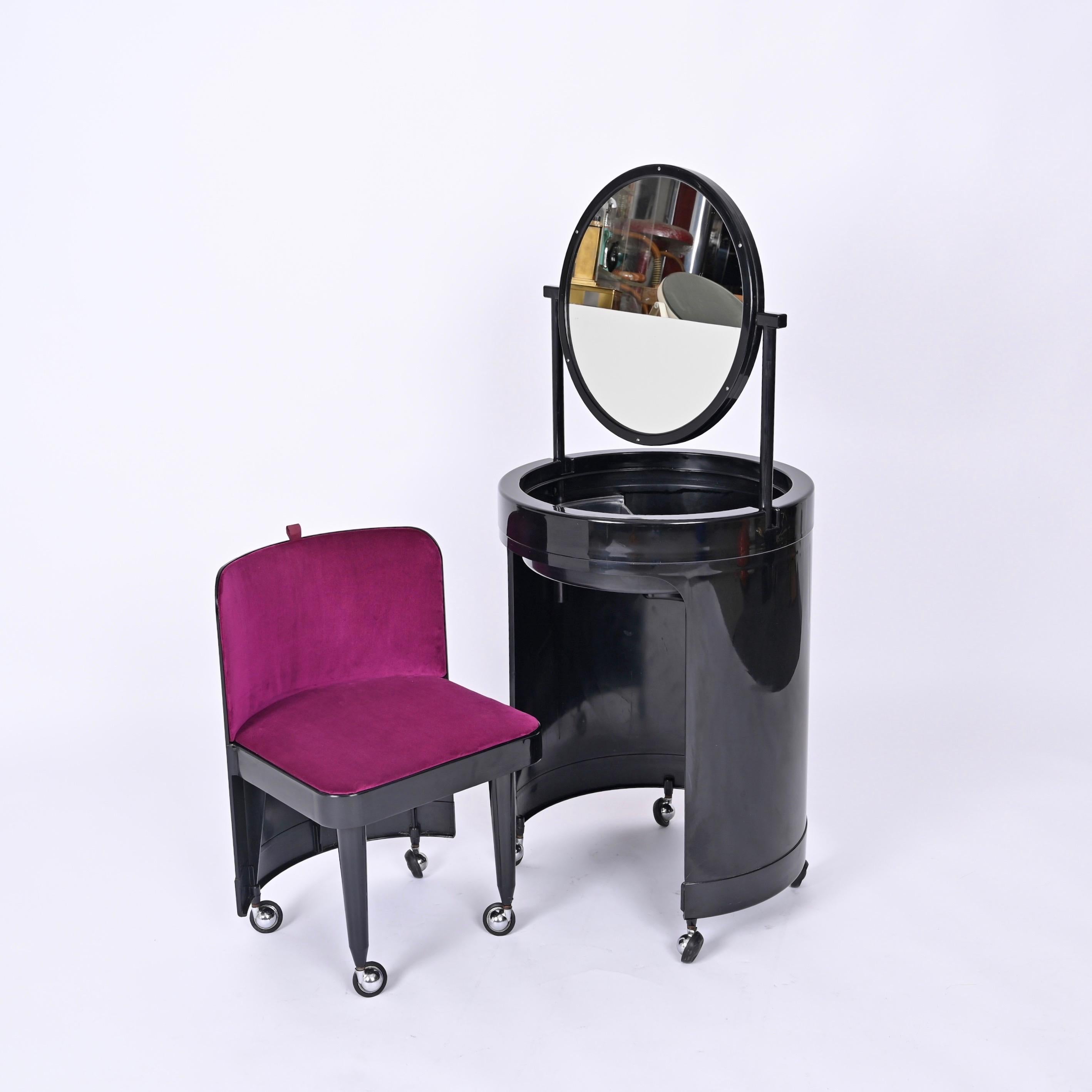 Fantastic midcentury transformable vanity table with stool and mirror. This stunning item was designed in Italy during the 1970s and is signed by Studio Kastilia.

This unique piece can be used as a table (51 cms diameter and 71 cms height) and