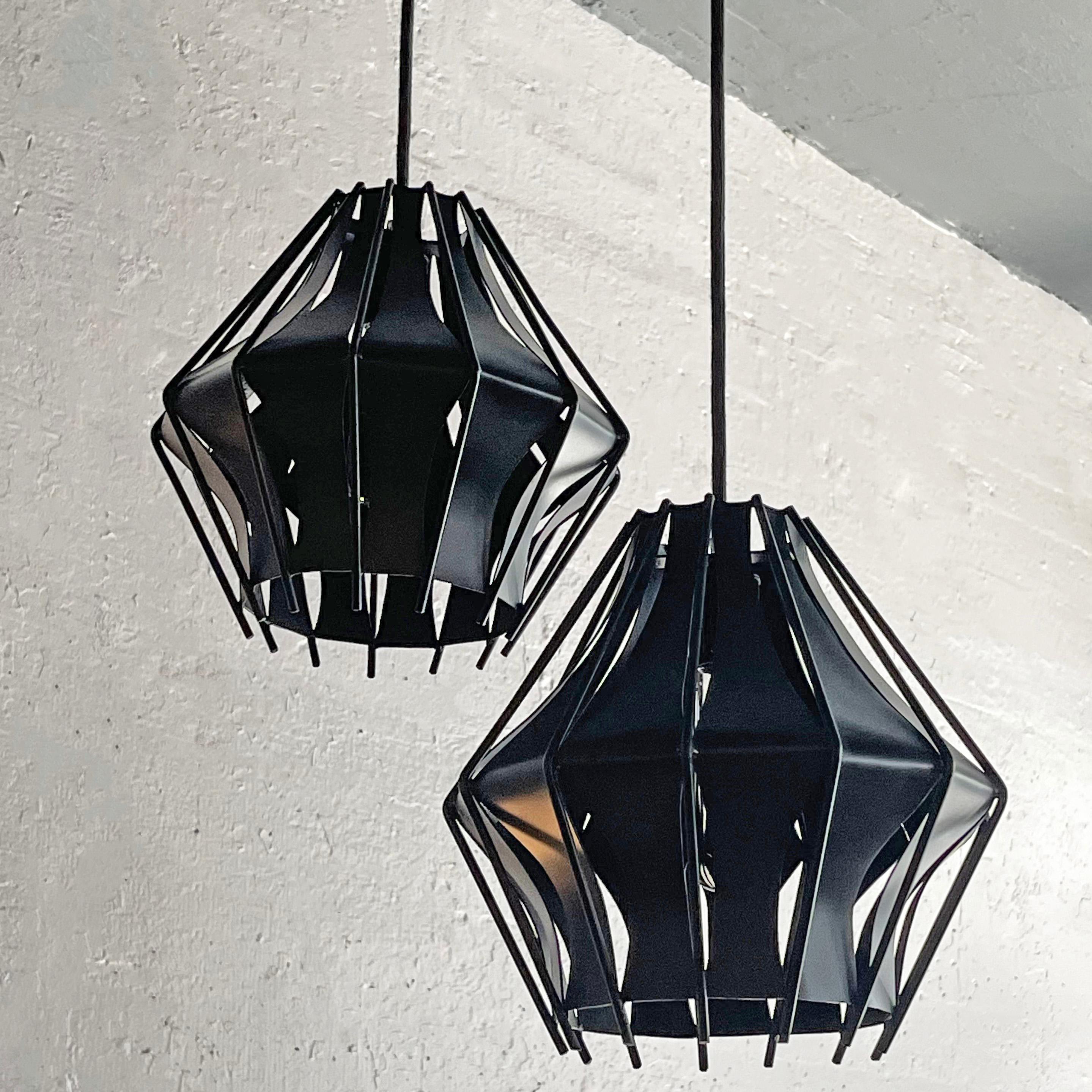 Américain Pendentifs en acier à lamelles en forme de diamant fabriqués par le Studio A au milieu du siècle dernier en vente