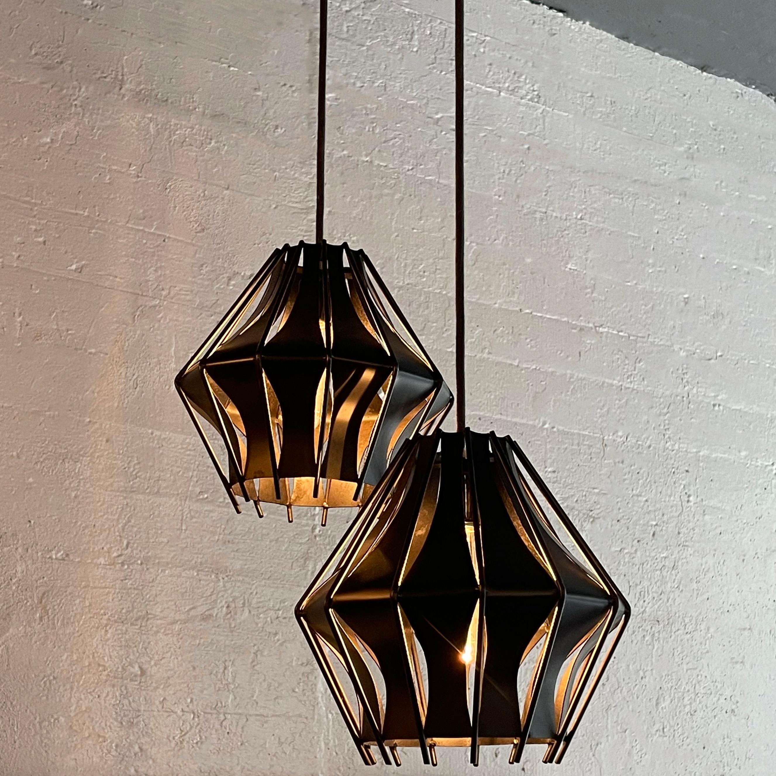 Pendentifs en acier à lamelles en forme de diamant fabriqués par le Studio A au milieu du siècle dernier en vente 2