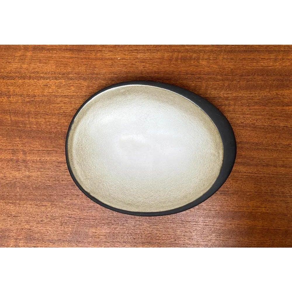 Ciotola in Studio Pottery di metà secolo, anni '60, in ottime condizioni. Progettato dal 1960 al 1969.

Informazioni aggiuntive:
Materiali: Ceramica
Colore: Beige
Stili: Medioevo Moderno
Tipo di articolo: Vintage, Antico o Pre-owned
Dimensioni: