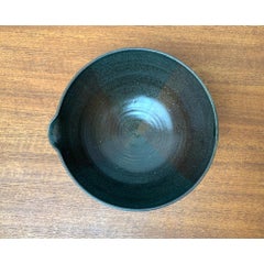 Ciotola in Studio Pottery di metà secolo di TB, anni '60