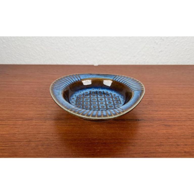 Mid-Century Studio Pottery Schale von Søholm, 1960er Jahre (20. Jahrhundert) im Angebot