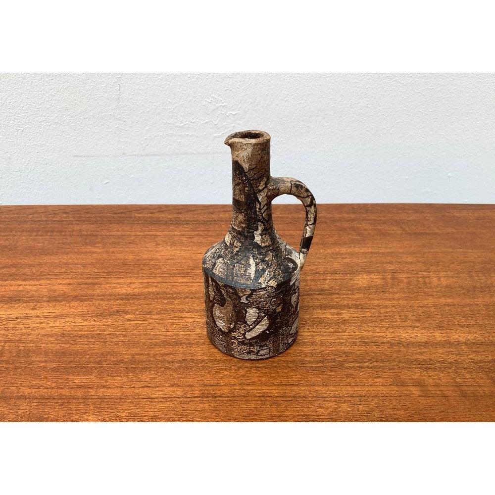 Mid-Century German Studio Pottery Brutalist Carafe Vase by Gerhard Liebenthron, 1976s, in Very Good conditions. Designed 1960 to 1969 This piece has an attribution mark.

Additional information:
Materials: Ceramic
Color: Black
Styles: Brutalist,