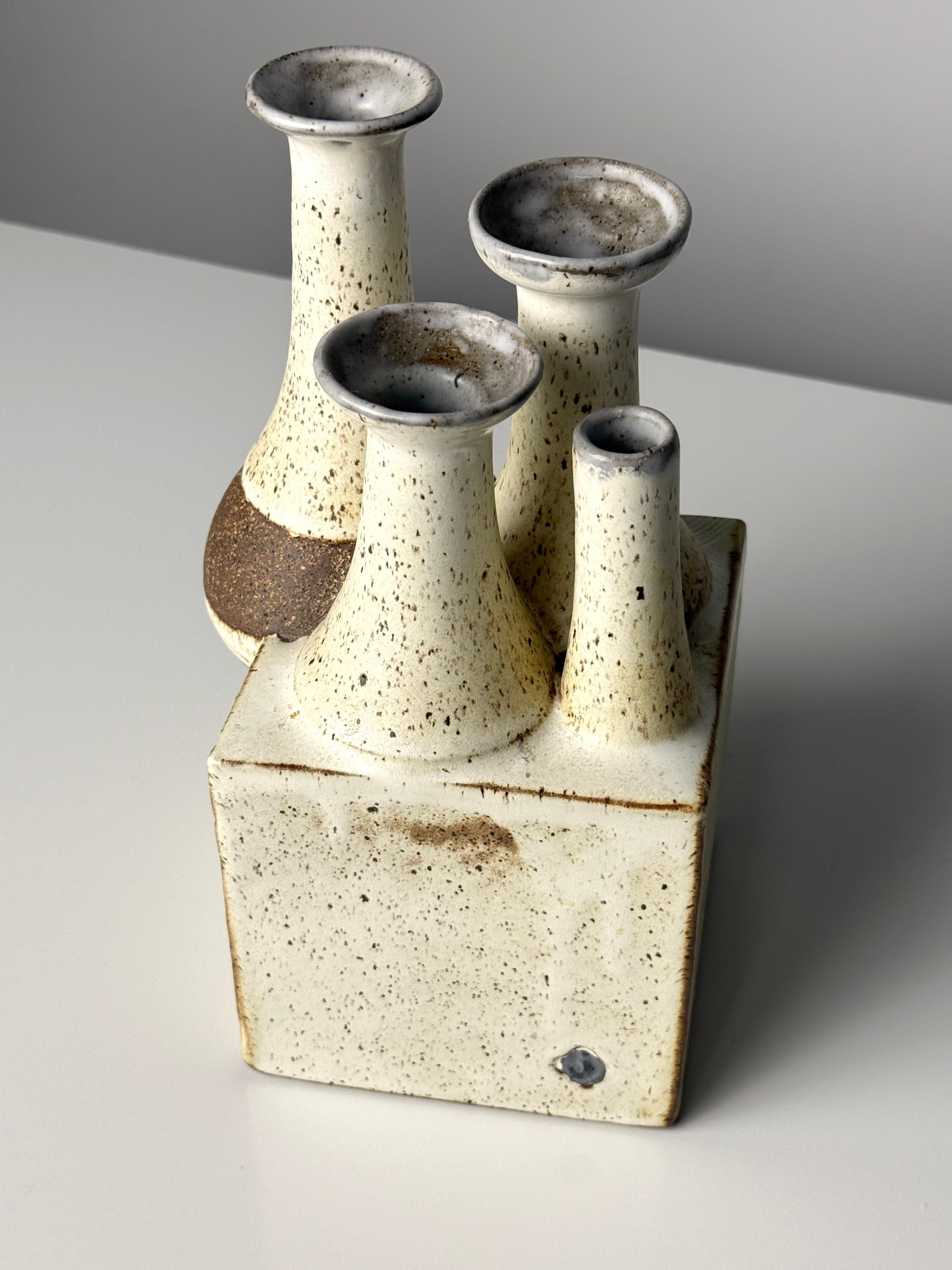Americano Studio Pottery Mid Century in ceramica a più beccucci in gres Ikebana Vaso di erbacce in vendita