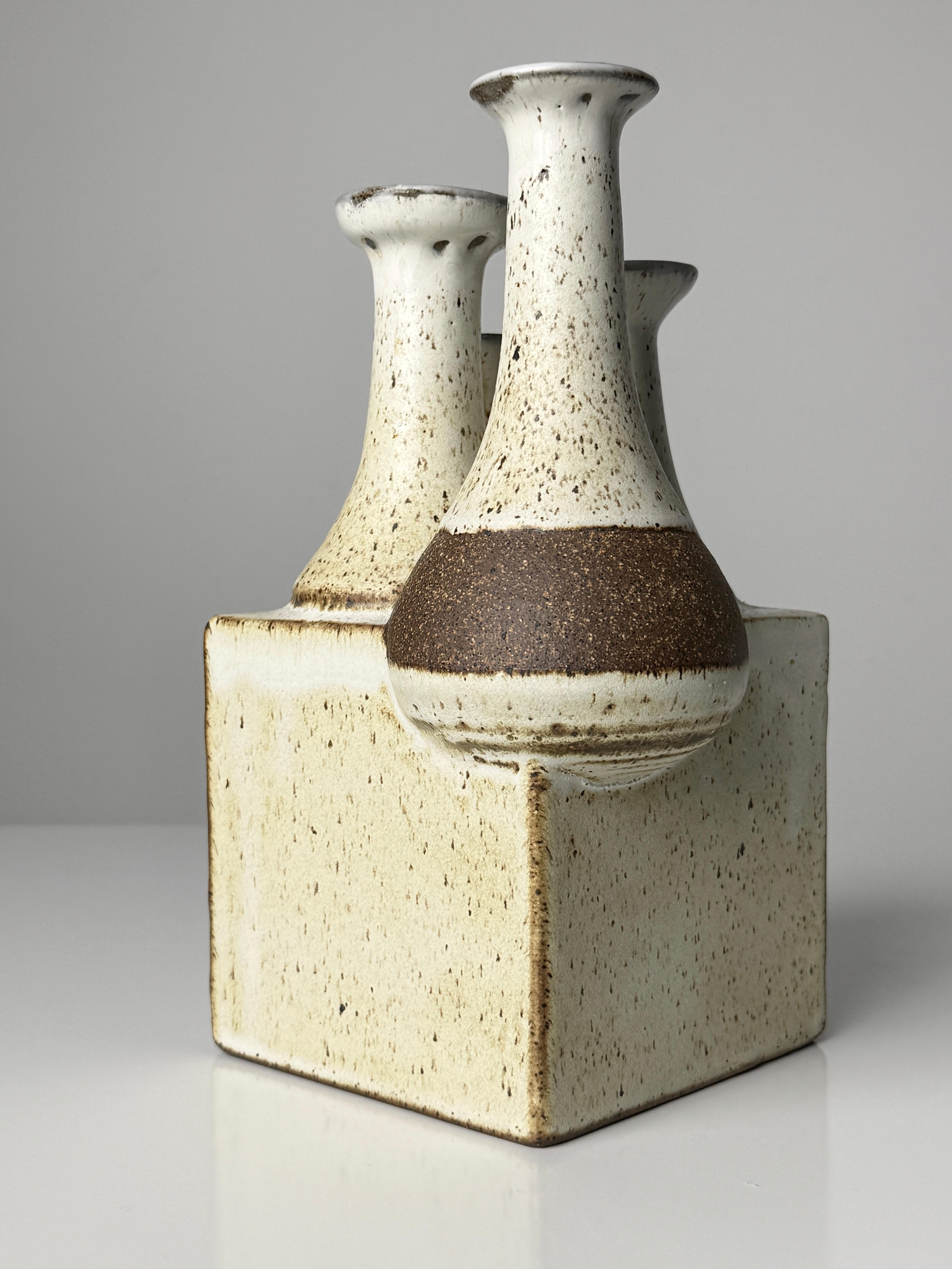 Grès porcellanato Studio Pottery Mid Century in ceramica a più beccucci in gres Ikebana Vaso di erbacce in vendita