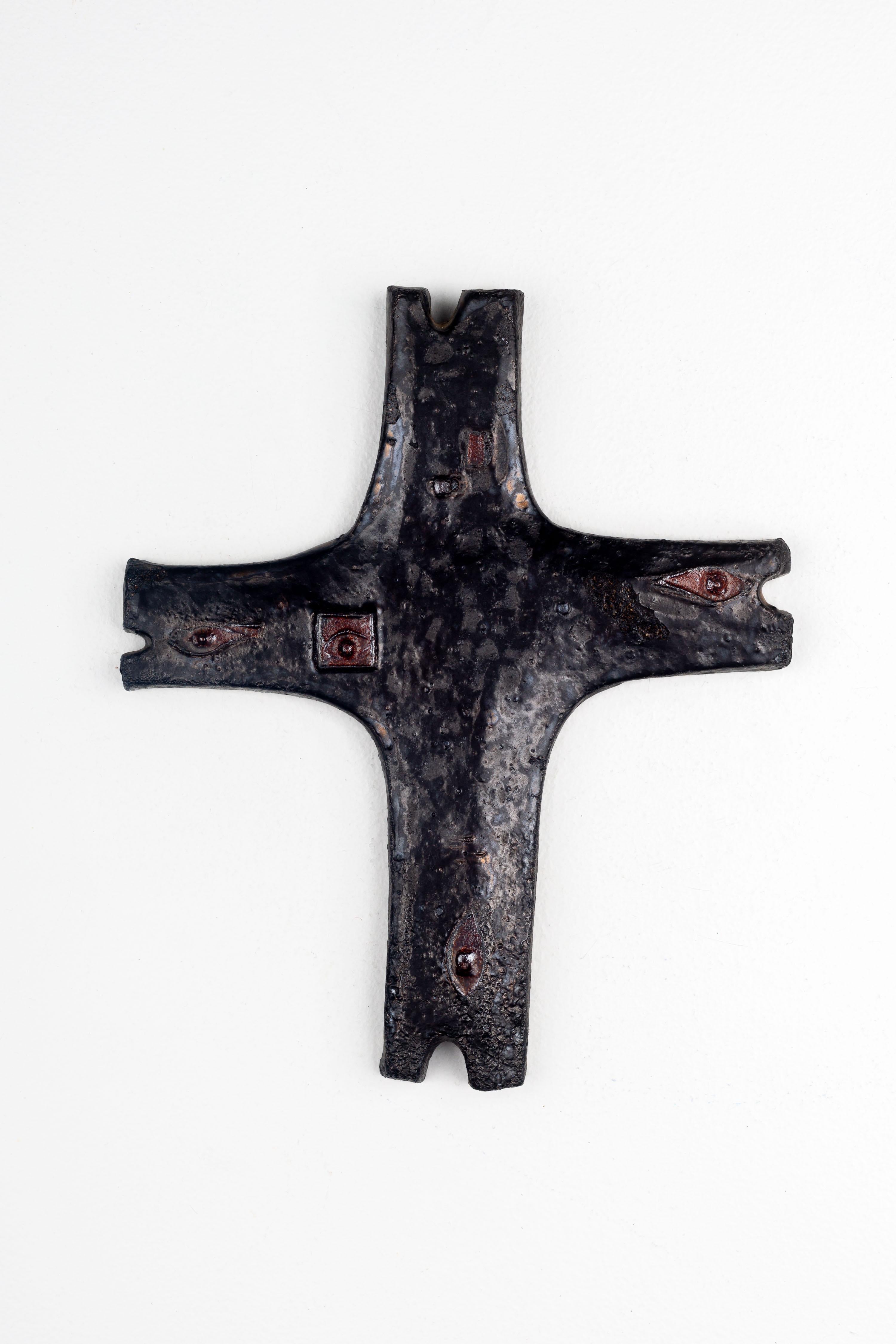 Brutalist Mid-Century Studio Pottery Cross with Abstract Detail For Sale