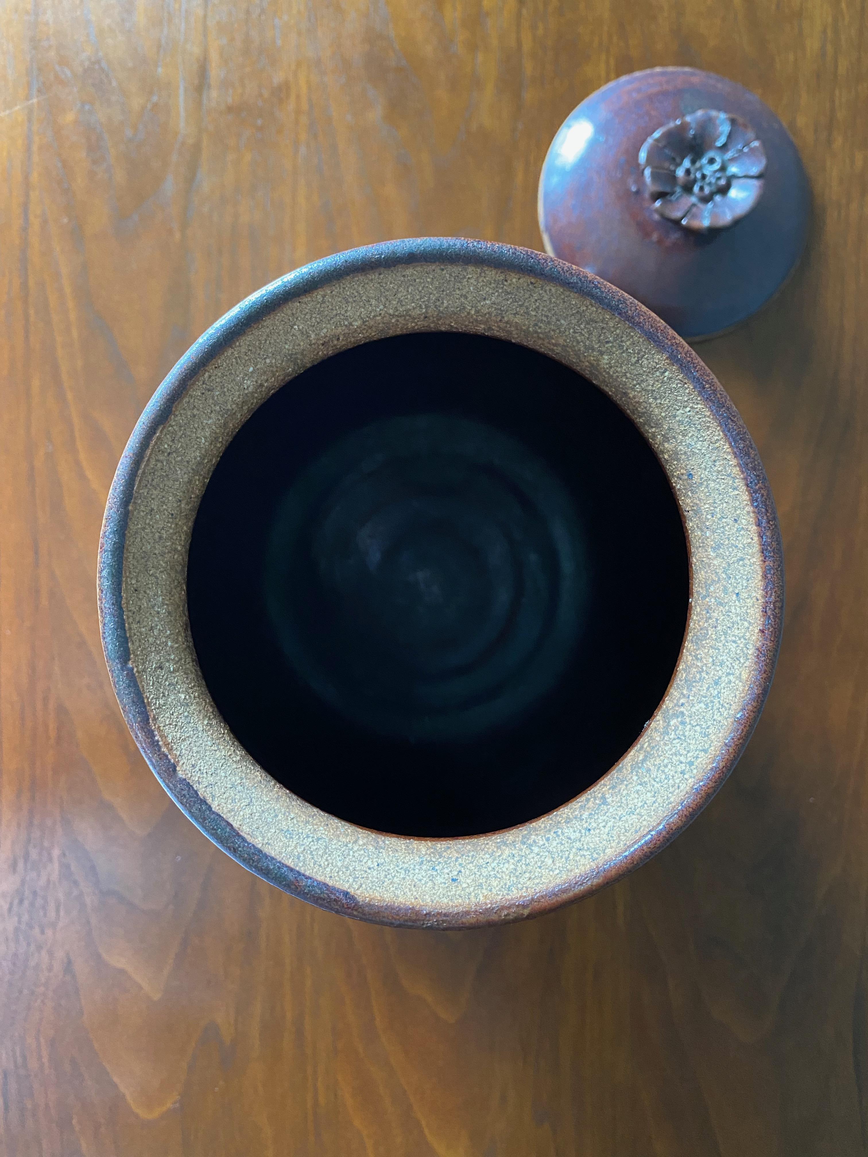 Mid Century Studio Pottery Lidded Ceramic Jar In Good Condition For Sale In Costa Mesa, CA