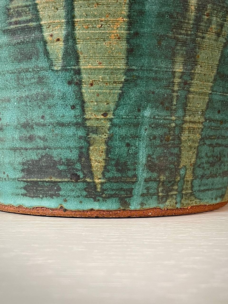 Vase à couvercle Studio Pottery du milieu du siècle dernier avec glaçure verte trempée en vente 3