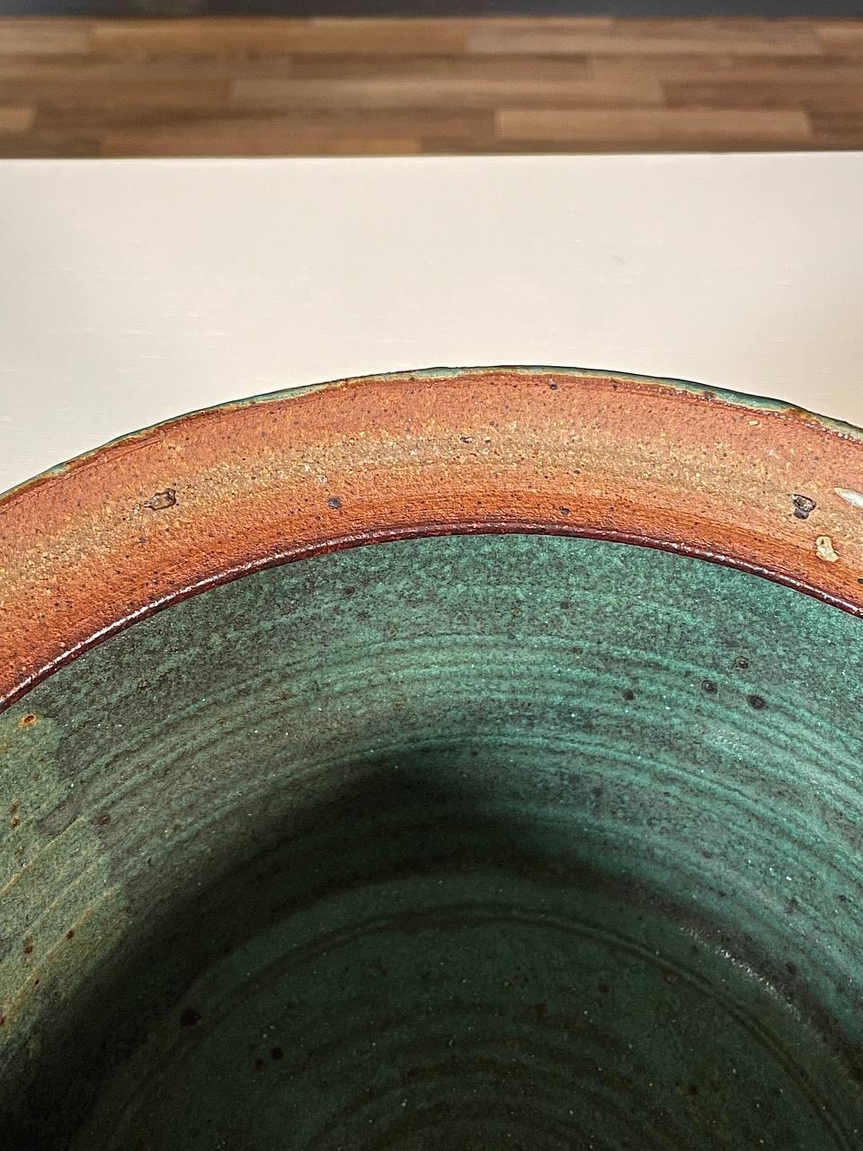 Céramique Vase à couvercle Studio Pottery du milieu du siècle dernier avec glaçure verte trempée en vente