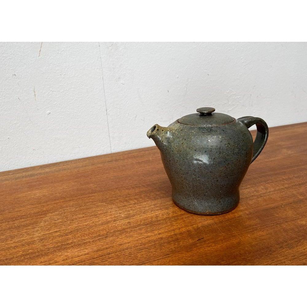 Mid-Century Studio Pottery Teapot from Kirsten Pottery, Ørum, Denmark, 1960s (Moderne der Mitte des Jahrhunderts) im Angebot