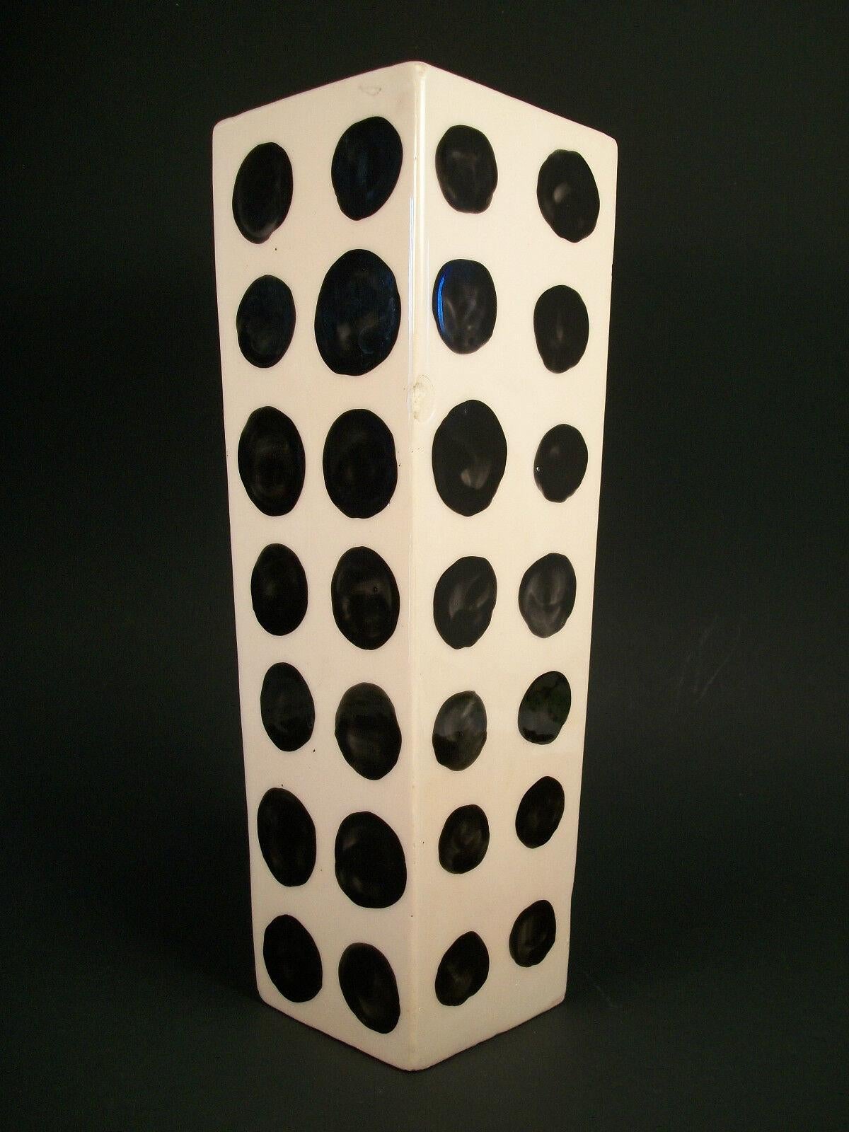Mid Century Modern studio pottery hand painted vase - slab formed - over-all cream colored glaze and hand painted black dots to all four sides - unsigned - circa 1970's.

Fair vintage condition - glaze chips (two photographed) - no cracks - minor