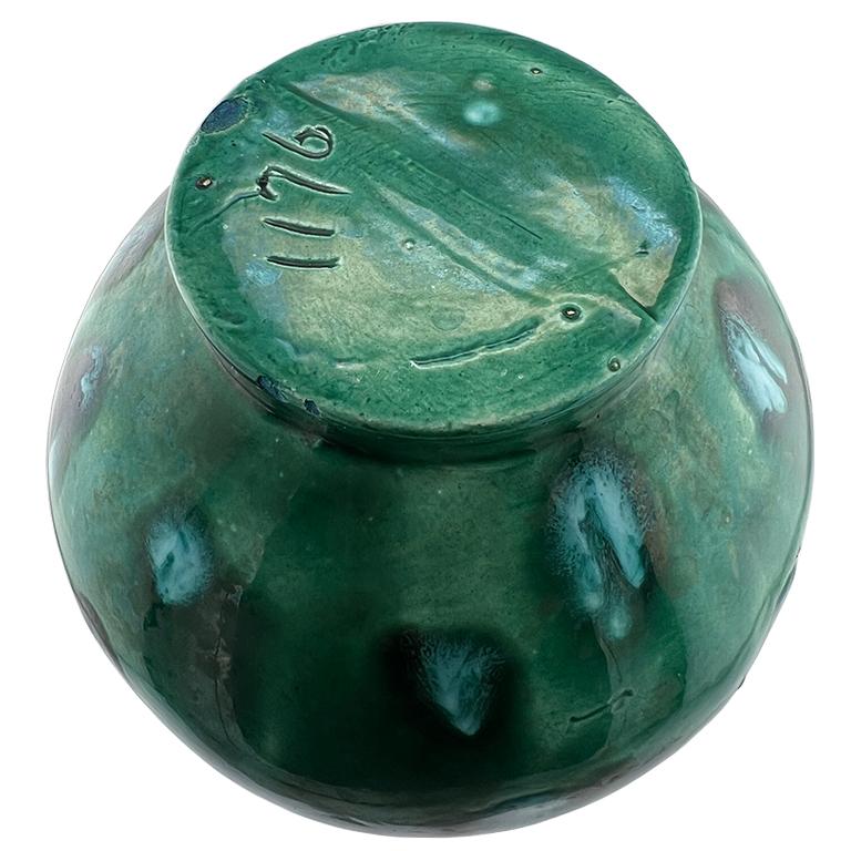 XX secolo Vaso di Studio Pottery di metà secolo con smalto verde a goccia, firmato 1176 in vendita