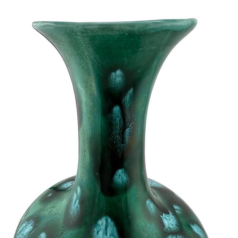 Vaso di Studio Pottery di metà secolo con smalto verde a goccia, firmato 1176 in vendita 1