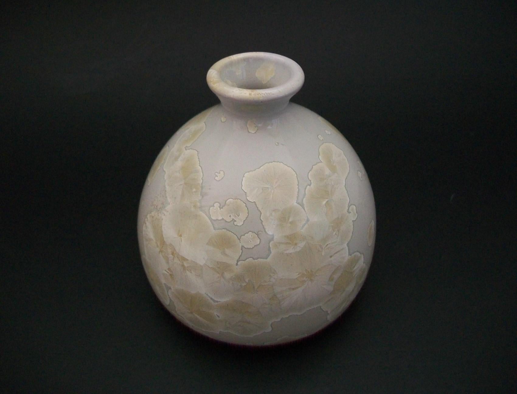 Mid-Century Modern Vase en poterie d'atelier du milieu du siècle avec glaçure cristalline - Canada - vers 1970 en vente