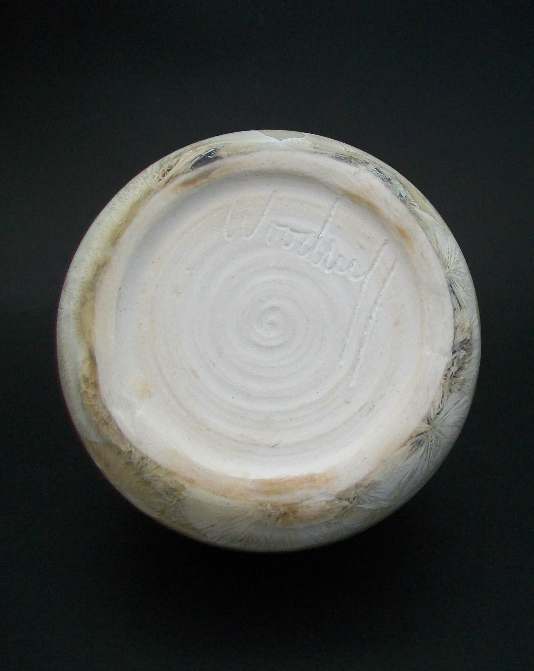 Céramique Vase en poterie d'atelier du milieu du siècle avec glaçure cristalline - Canada - vers 1970 en vente