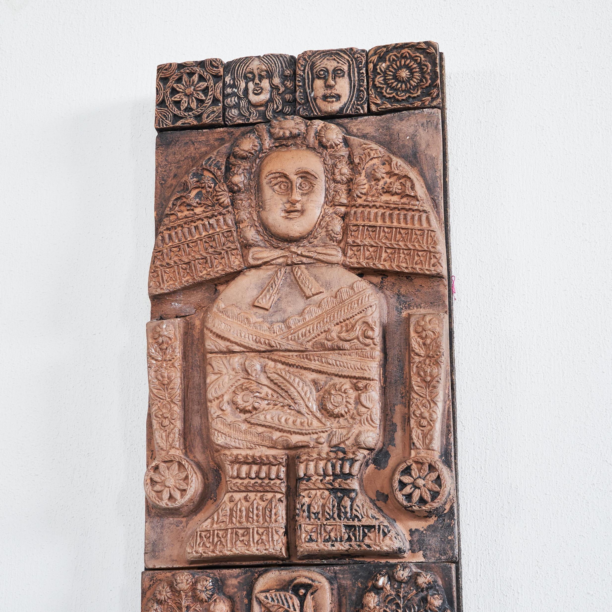 Mid Century Studio Pottery Wall Plaque In Good Condition For Sale In Tilburg, NL