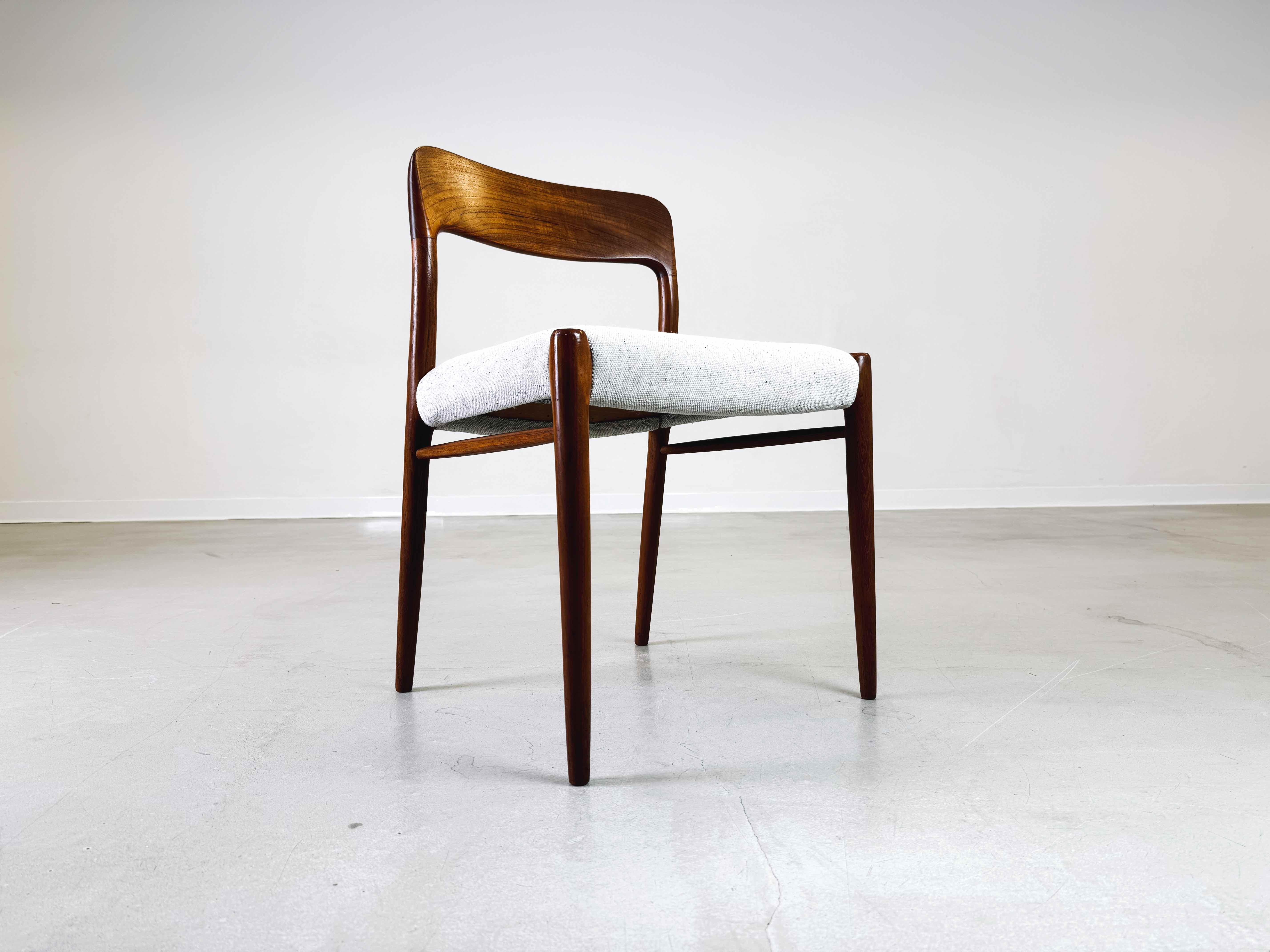 Mitte des Jahrhunderts Stuhl J.L. Møllers Møbelfabrik Niels O Møller Modell 75 Teak (Moderne der Mitte des Jahrhunderts) im Angebot