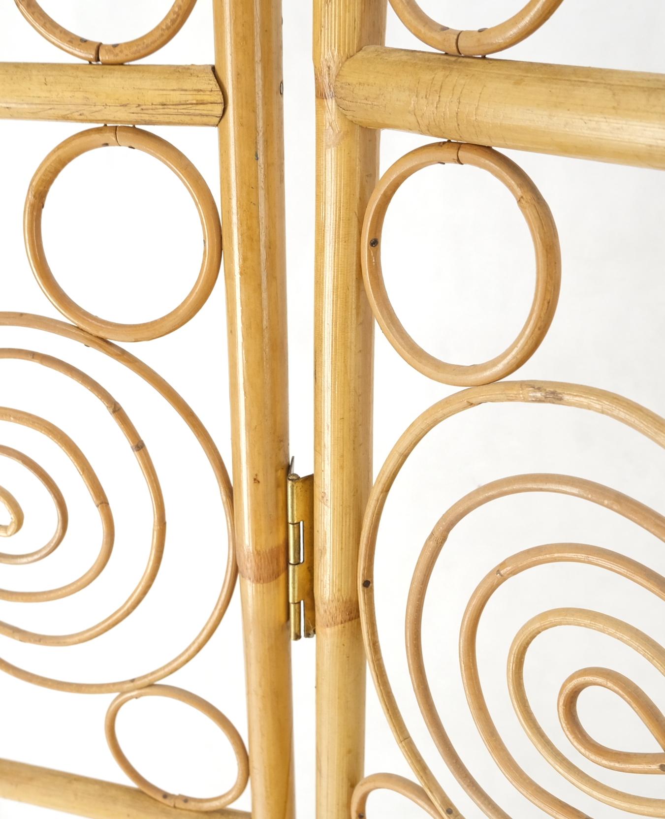 Atemberaubendes Muster, dreiteiliger Raumteiler aus Bambus und Rattan, Mint, Mid-Century (Lackiert) im Angebot