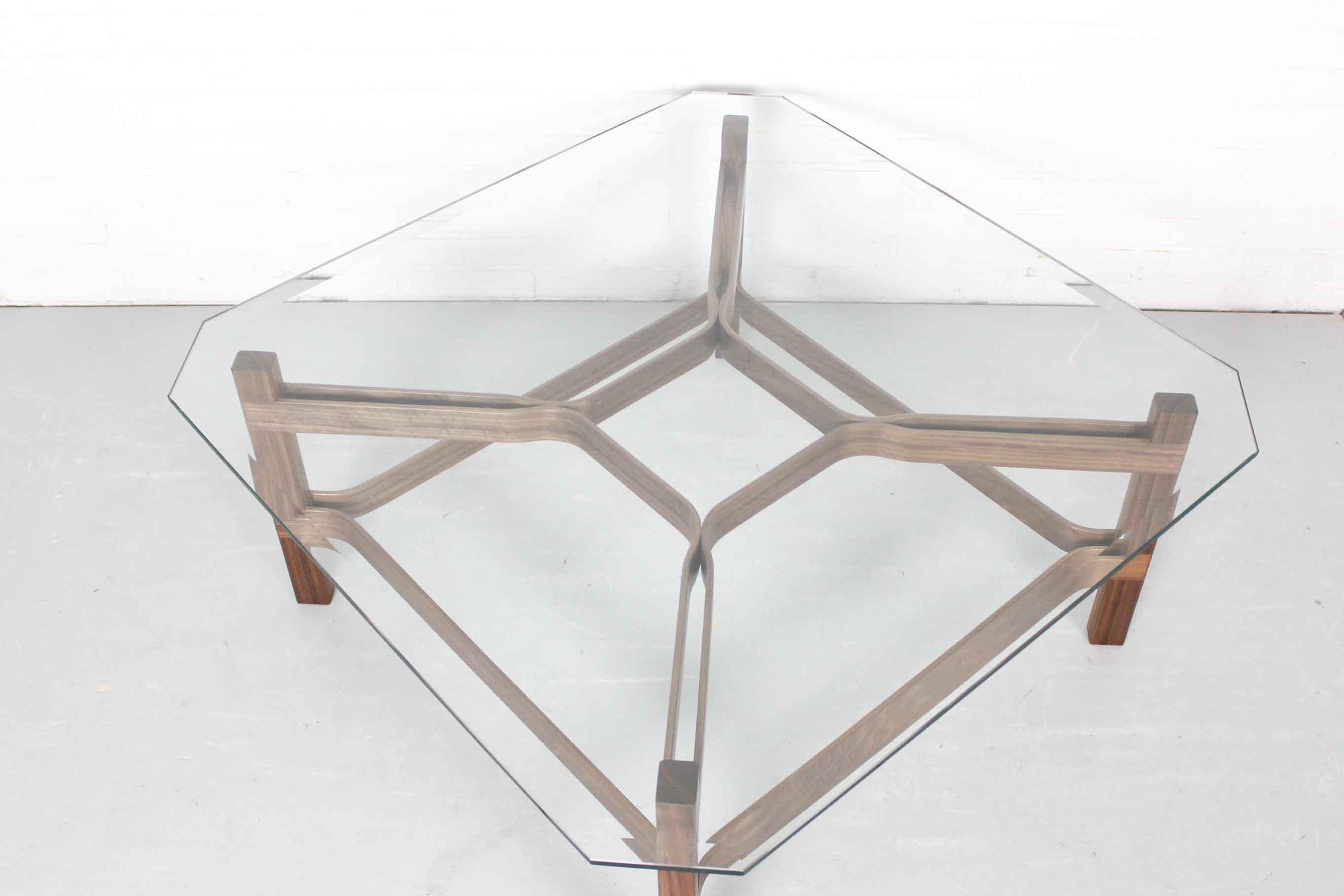 Mid Century Style American Nut Coffee Table with Vintage Glass Top In Good Condition For Sale In Appeltern, Gelderland