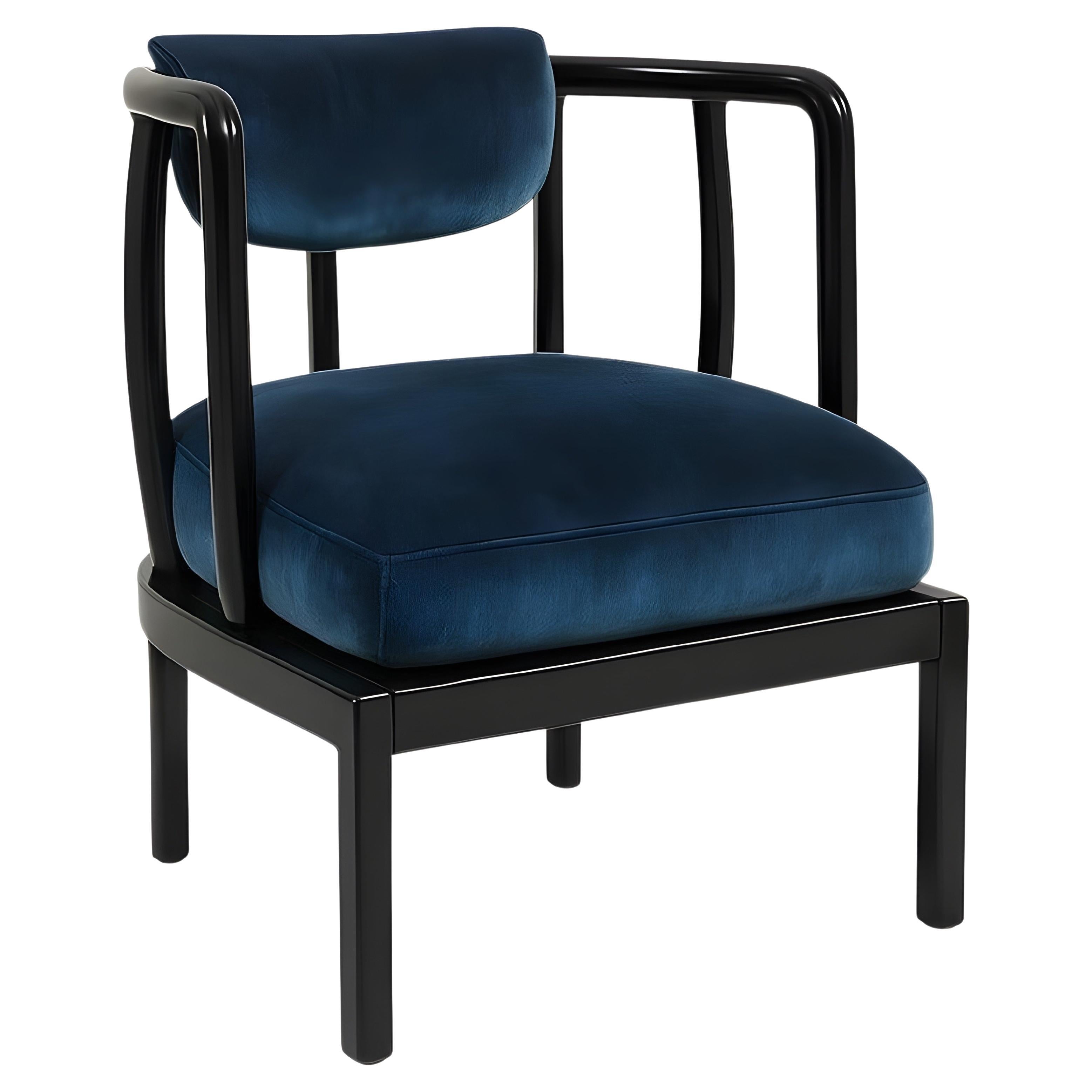 Poltrona in stile metà secolo con struttura nera e velluto resistente blu navy in vendita