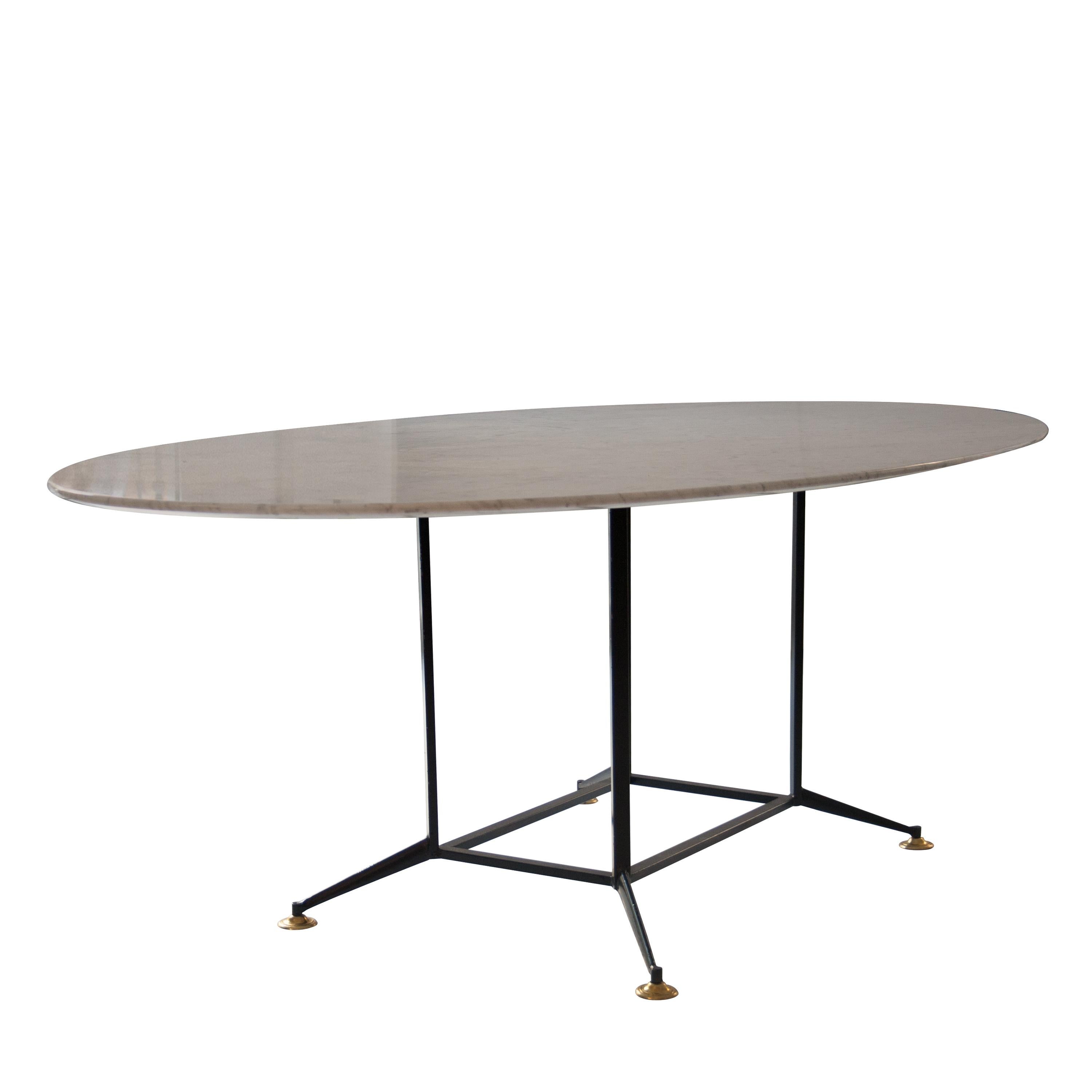 Dining table made up of black lacquered iron structure, with height adjustable brass finished legs; and oval Carrara marble top.