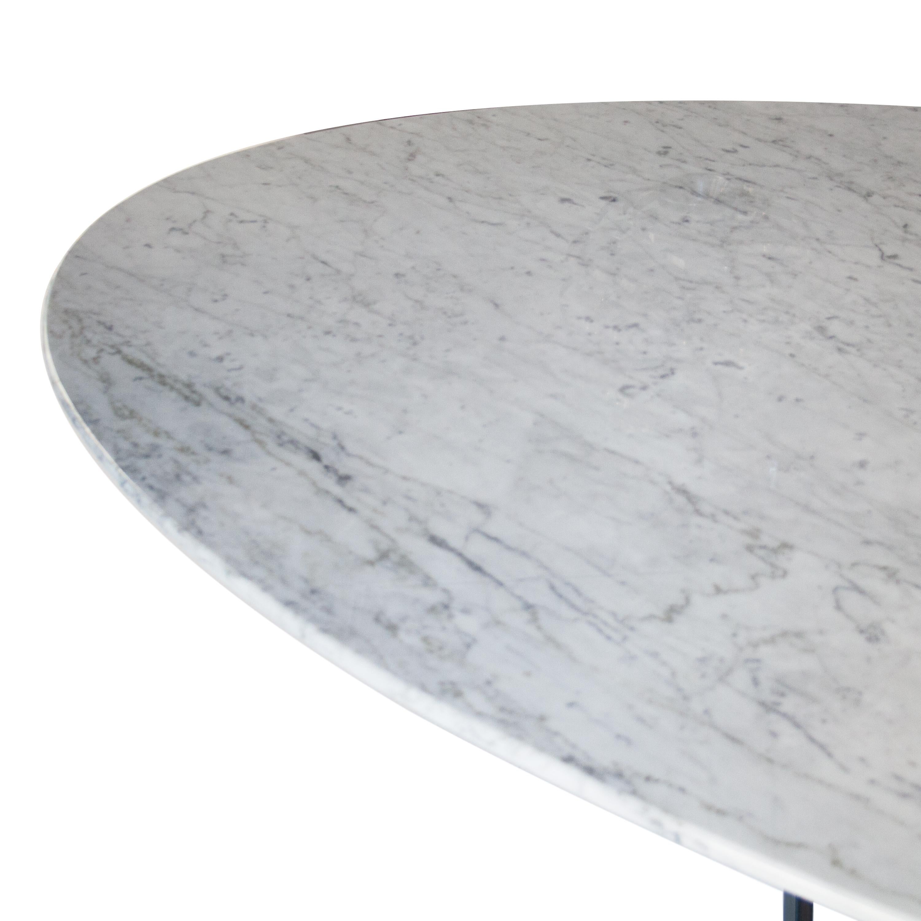 Mid-Century Style Carrara Marble Oval Dining Table, Italy, 1950 In Excellent Condition In Madrid, ES