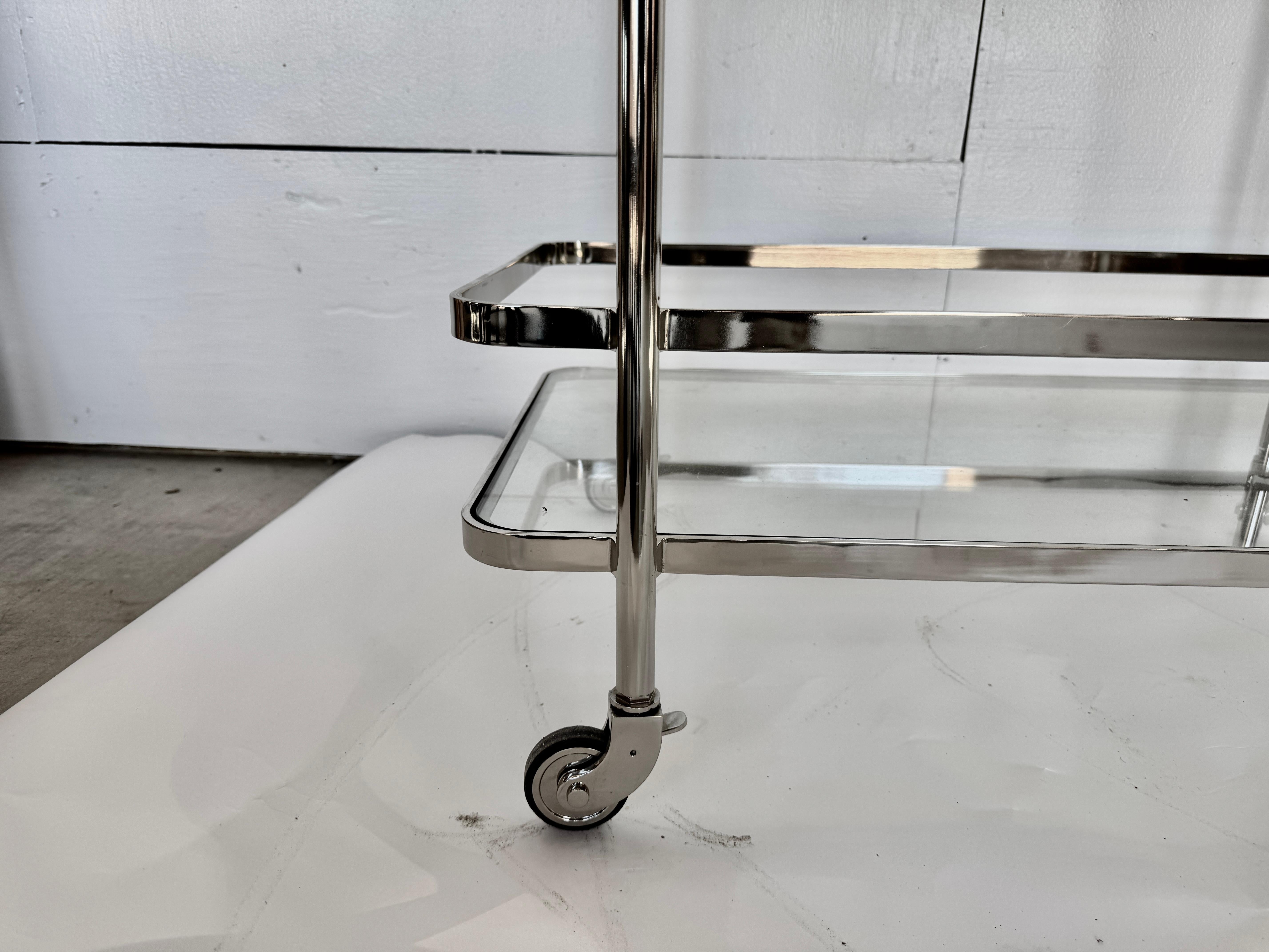 Estilo de mediados de siglo  Carrito de bar cromado en Bueno estado para la venta en Wichita, KS