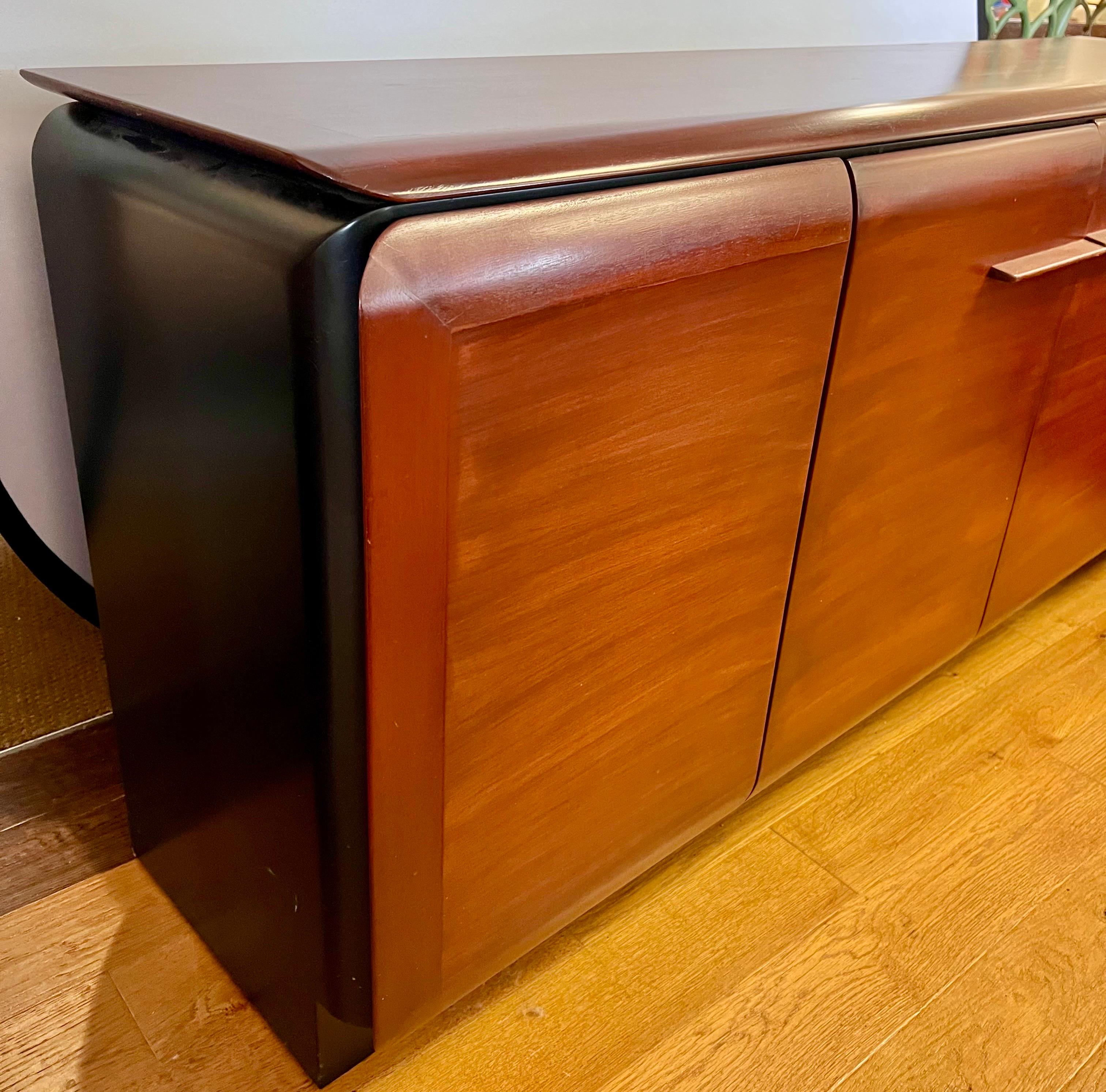 Afrikanische Bubinga-Holz-Anrichte/Schrank/ Sideboard im postmodernen Stil im Zustand „Gut“ in West Hartford, CT