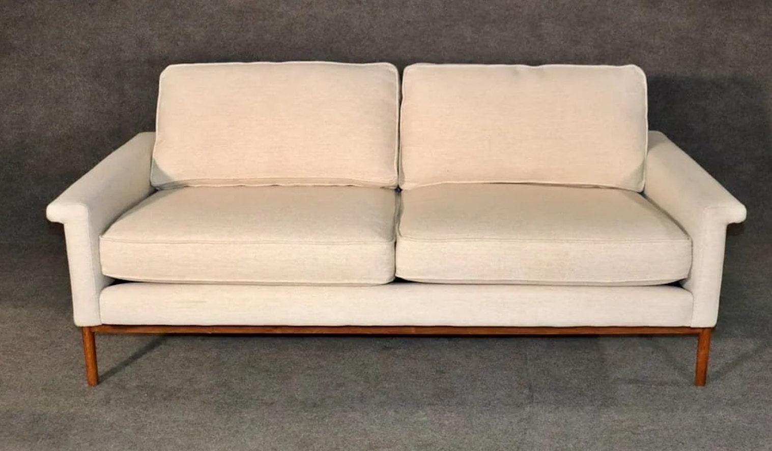 Danish modern style love seat with wrap around wood frame. This love seat has great modern lines with arms that wrap over the wood frame.
Please confirm location NY or NJ