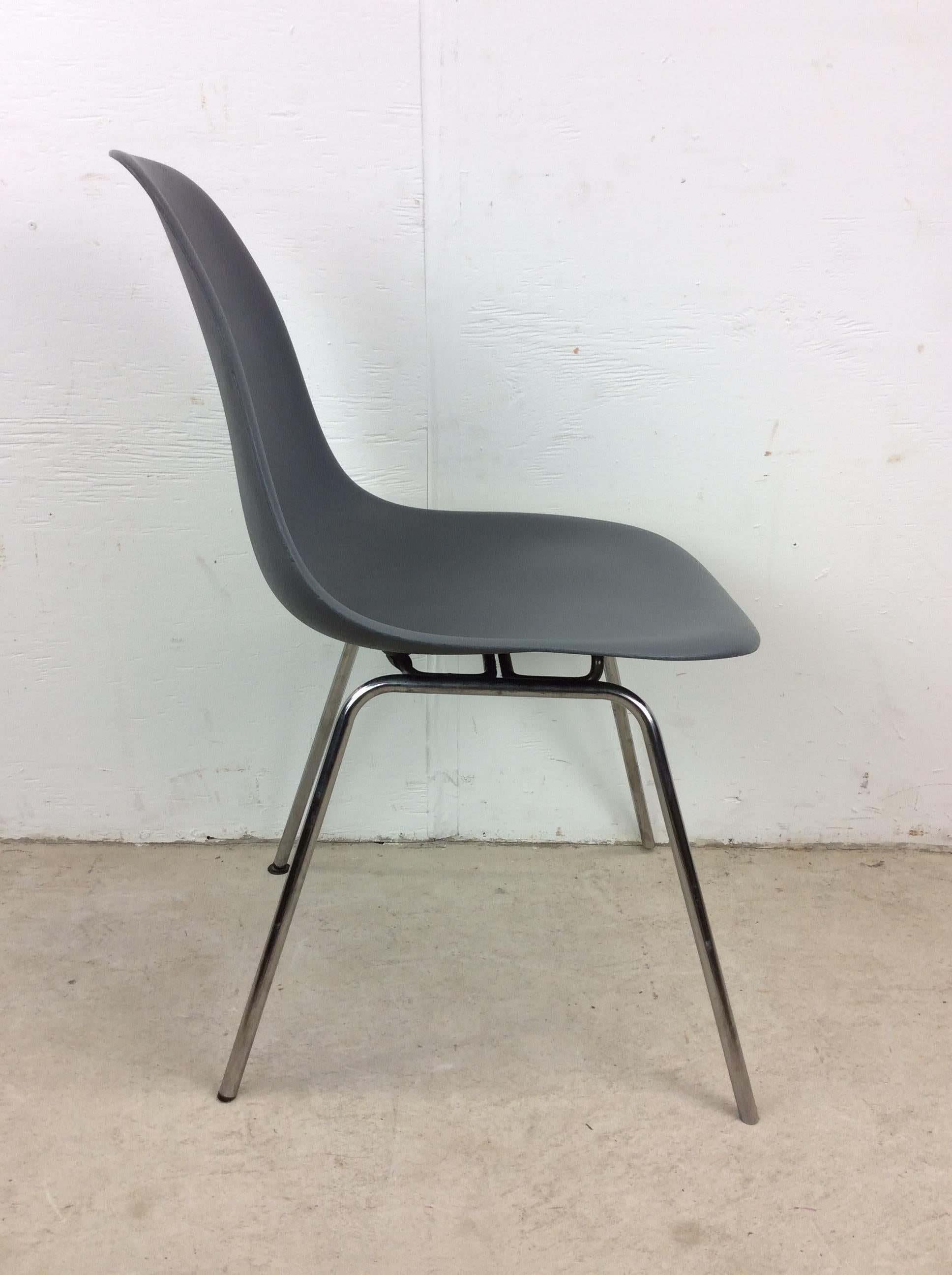 Sedia a conchiglia in stile metà secolo di Herman Miller in plastica grigia in vendita 4