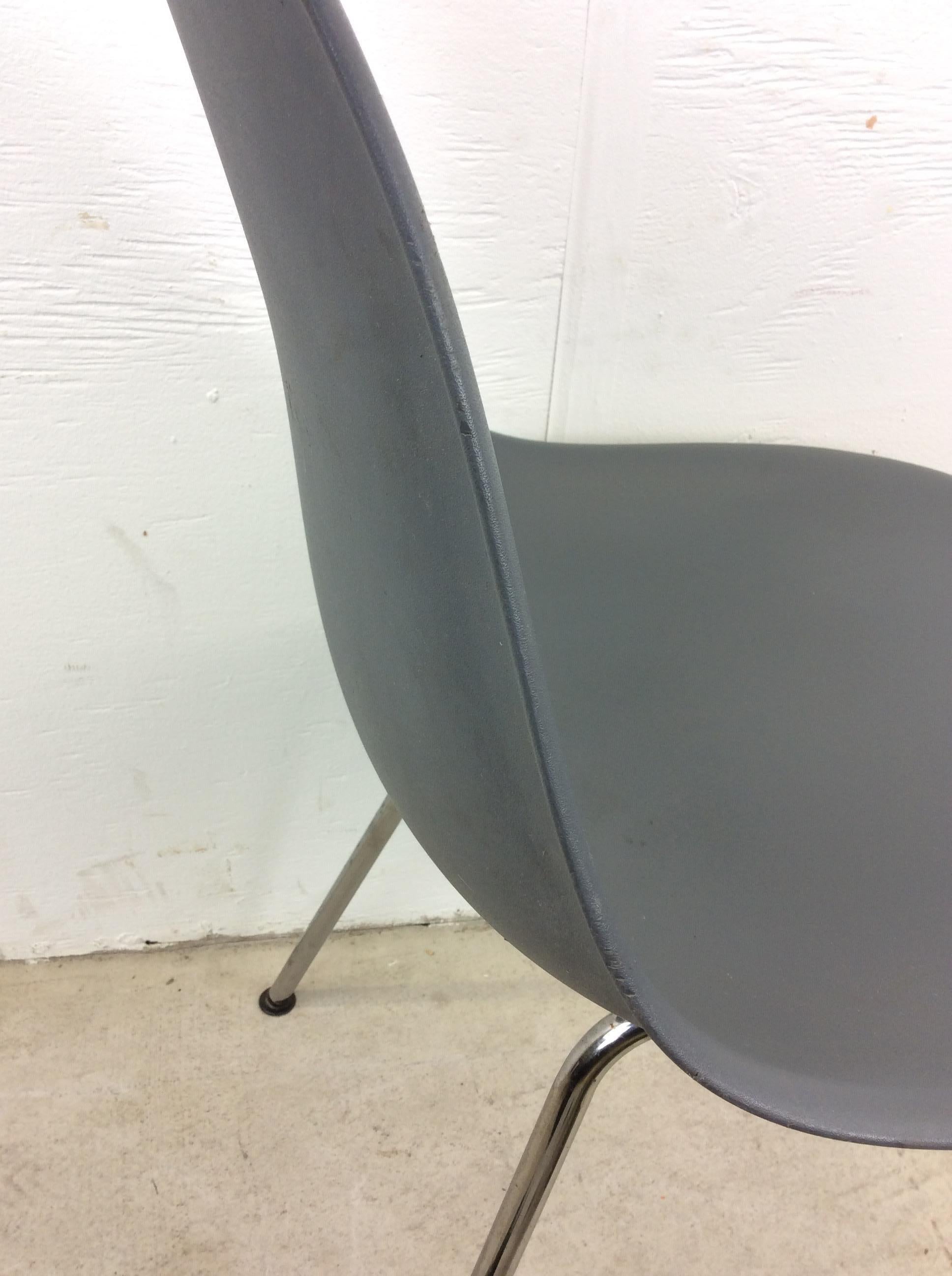 Sedia a conchiglia in stile metà secolo di Herman Miller in plastica grigia in vendita 5
