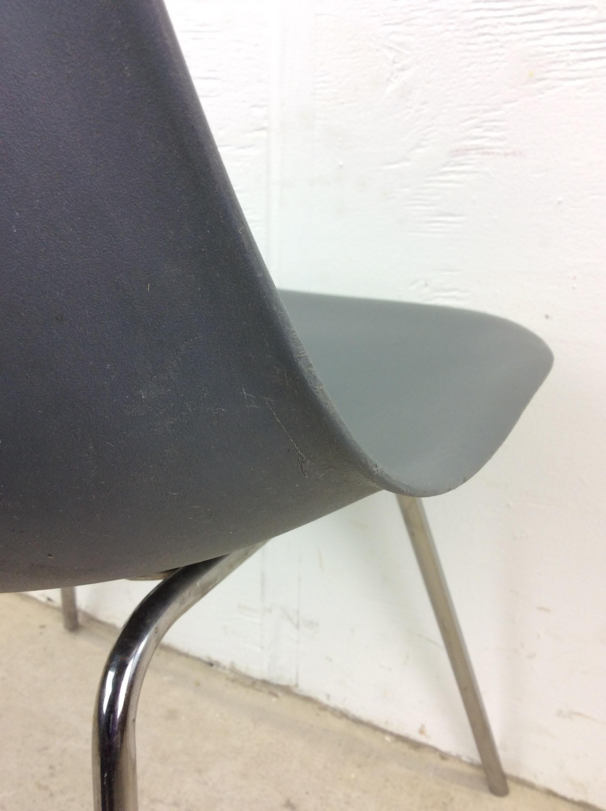 Sedia a conchiglia in stile metà secolo di Herman Miller in plastica grigia in vendita 8