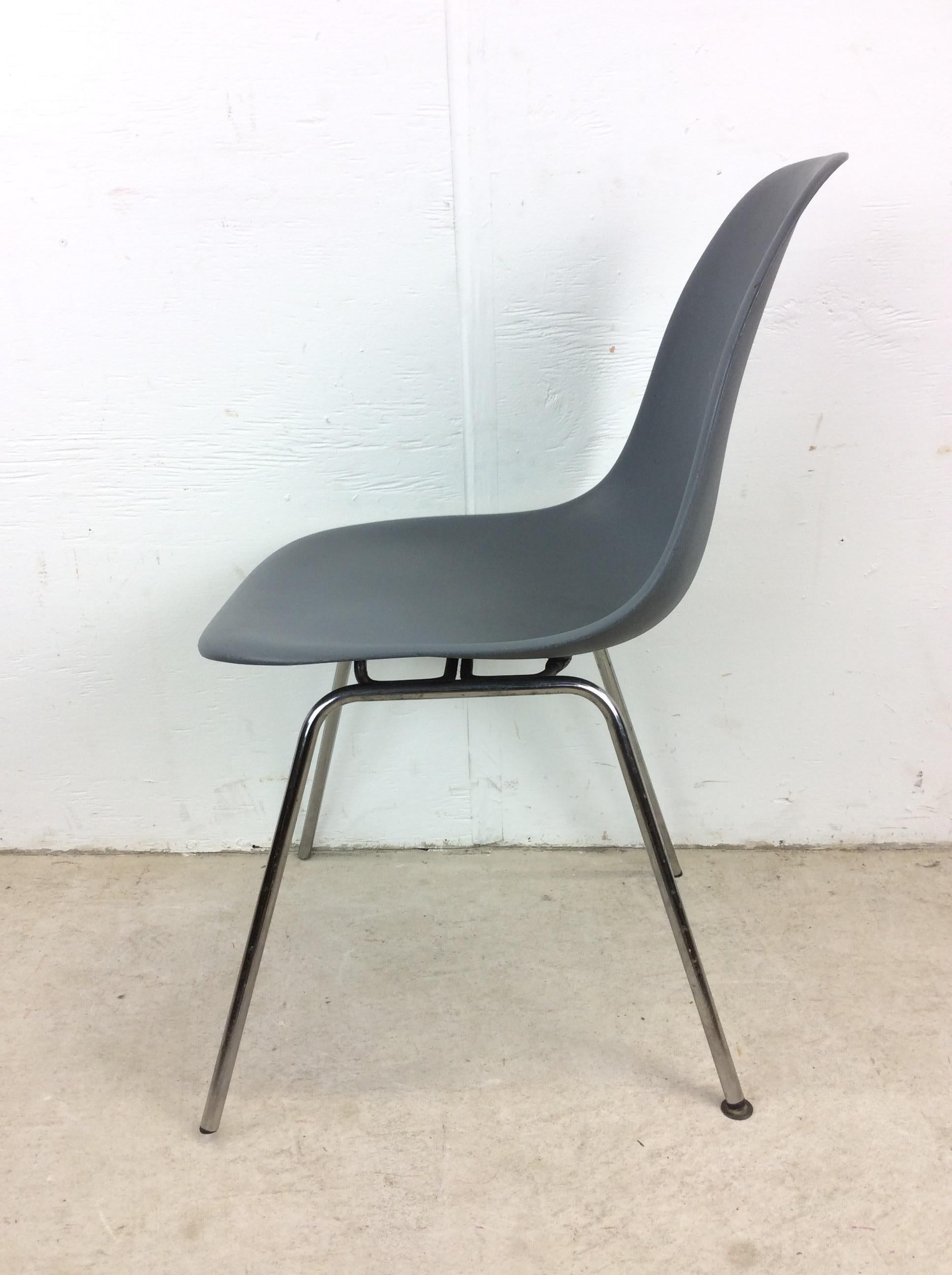 Sedia a conchiglia in stile metà secolo di Herman Miller in plastica grigia in vendita 9