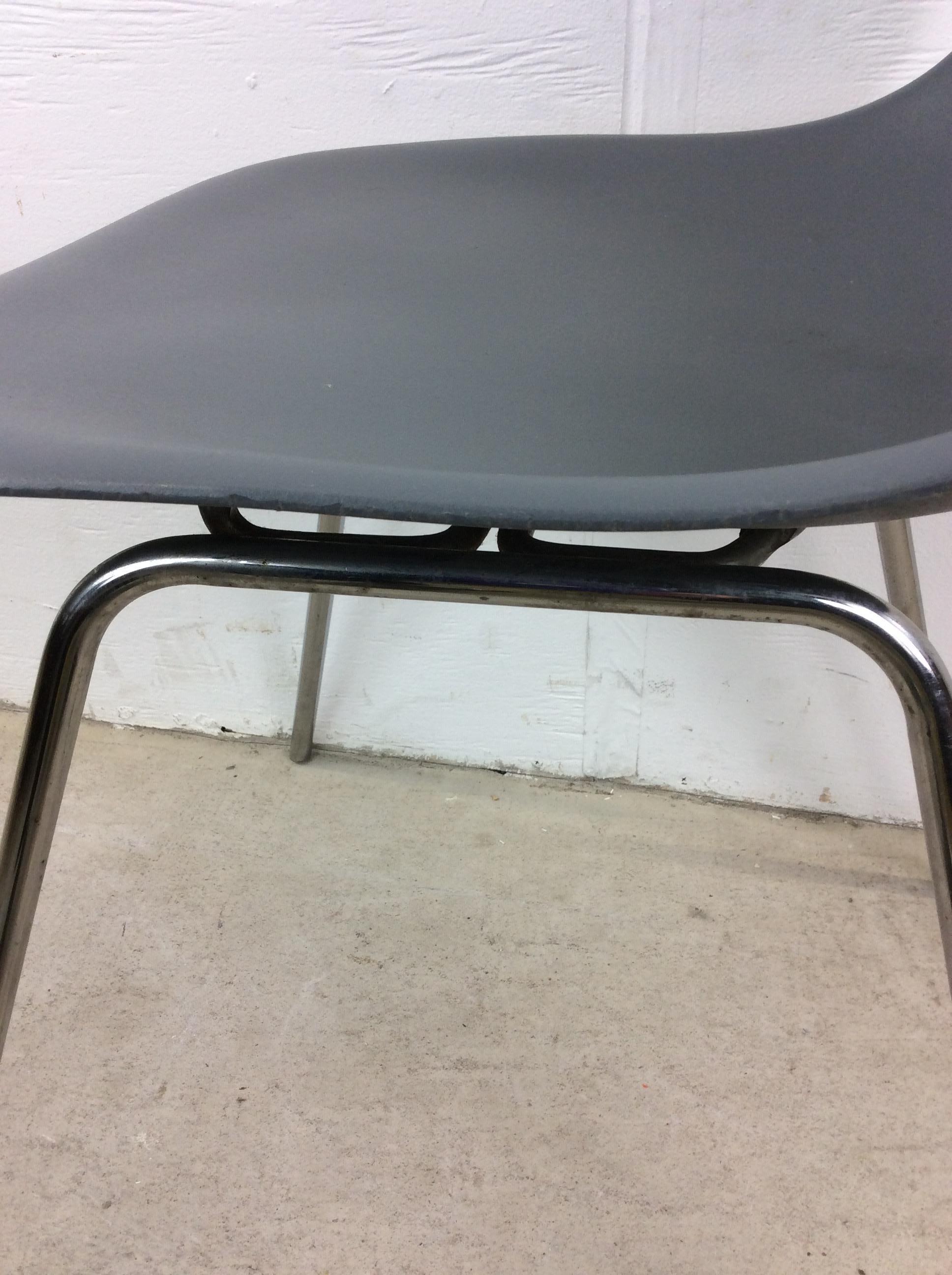 Sedia a conchiglia in stile metà secolo di Herman Miller in plastica grigia in vendita 10