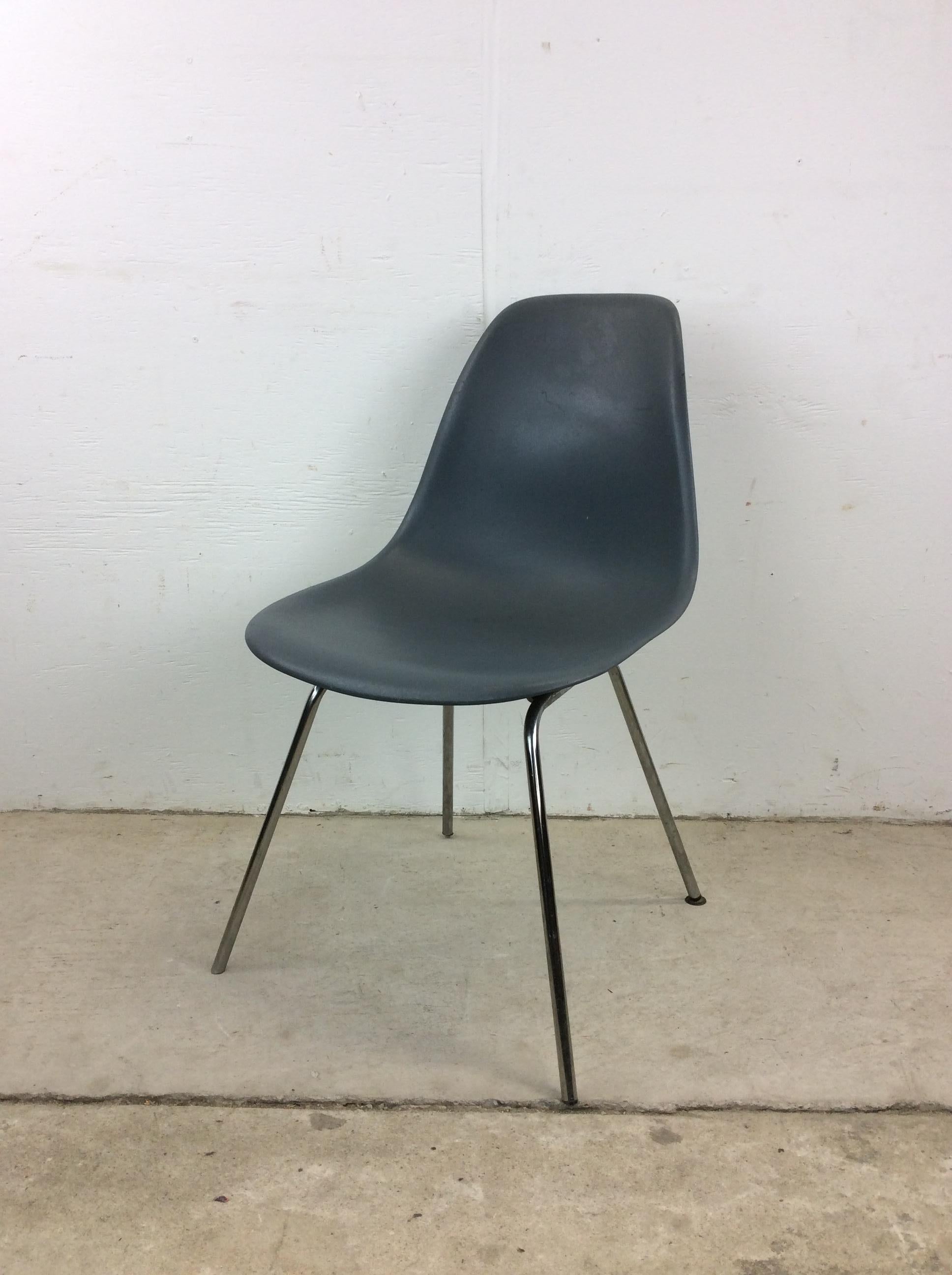 Mid-Century moderno Sedia a conchiglia in stile metà secolo di Herman Miller in plastica grigia in vendita
