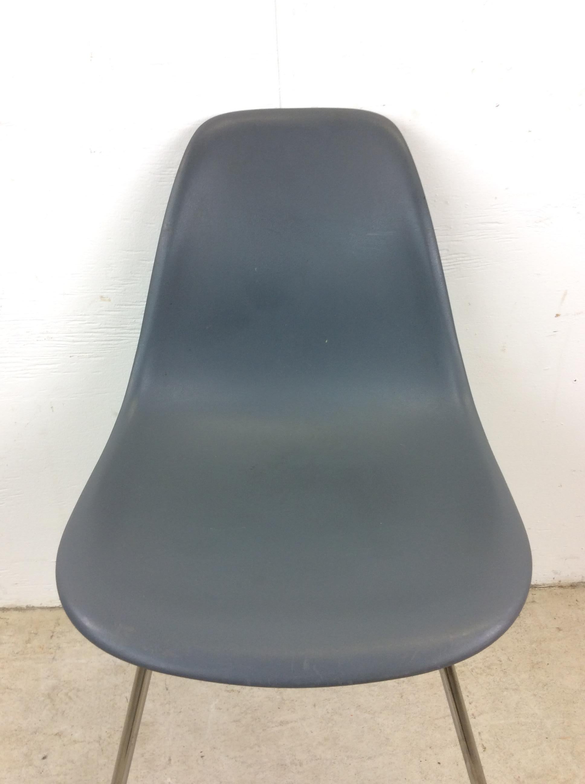 Sedia a conchiglia in stile metà secolo di Herman Miller in plastica grigia In condizioni buone in vendita a Freehold, NJ