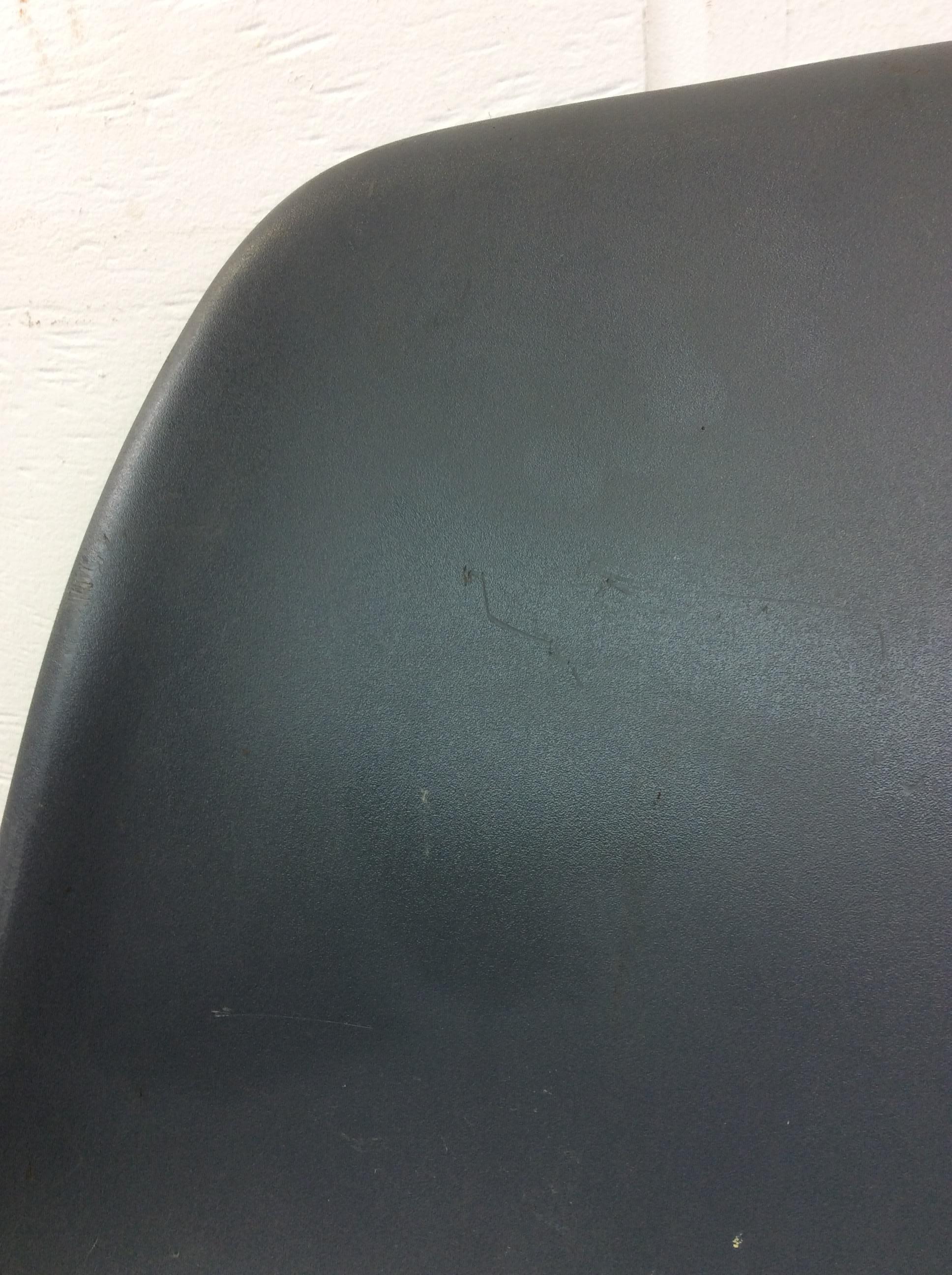 Cromo Sedia a conchiglia in stile metà secolo di Herman Miller in plastica grigia in vendita