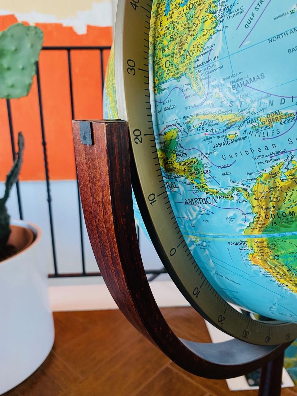 Mid Century Style Illuminated Floor Globe by Scan-Globe A / S Denmark In Good Condition In San Diego, CA