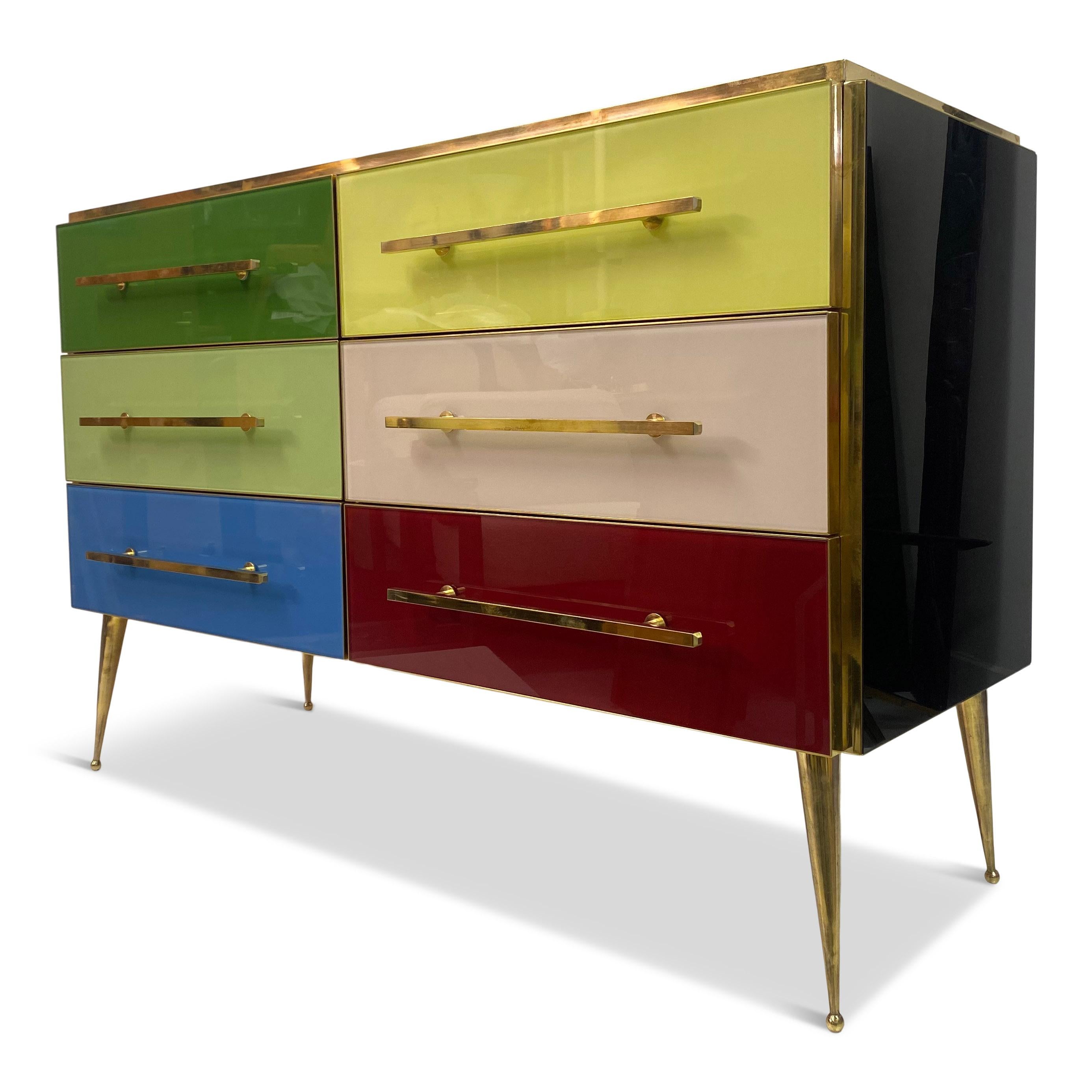 Chest of drawers

Coloured glass drawers

Brass edges

Brass bar handles

Italy Contemporary

Can be made bespoke with different colours or in a sideboard format.
