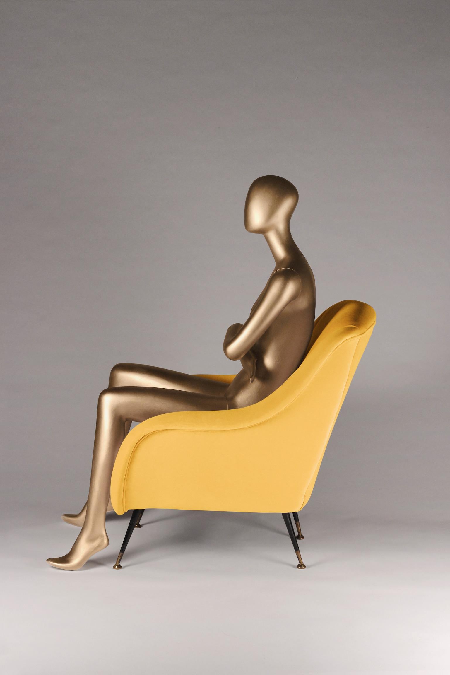 XXIe siècle et contemporain Chaise longue italienne jaune de style mi-siècle moderne en vente