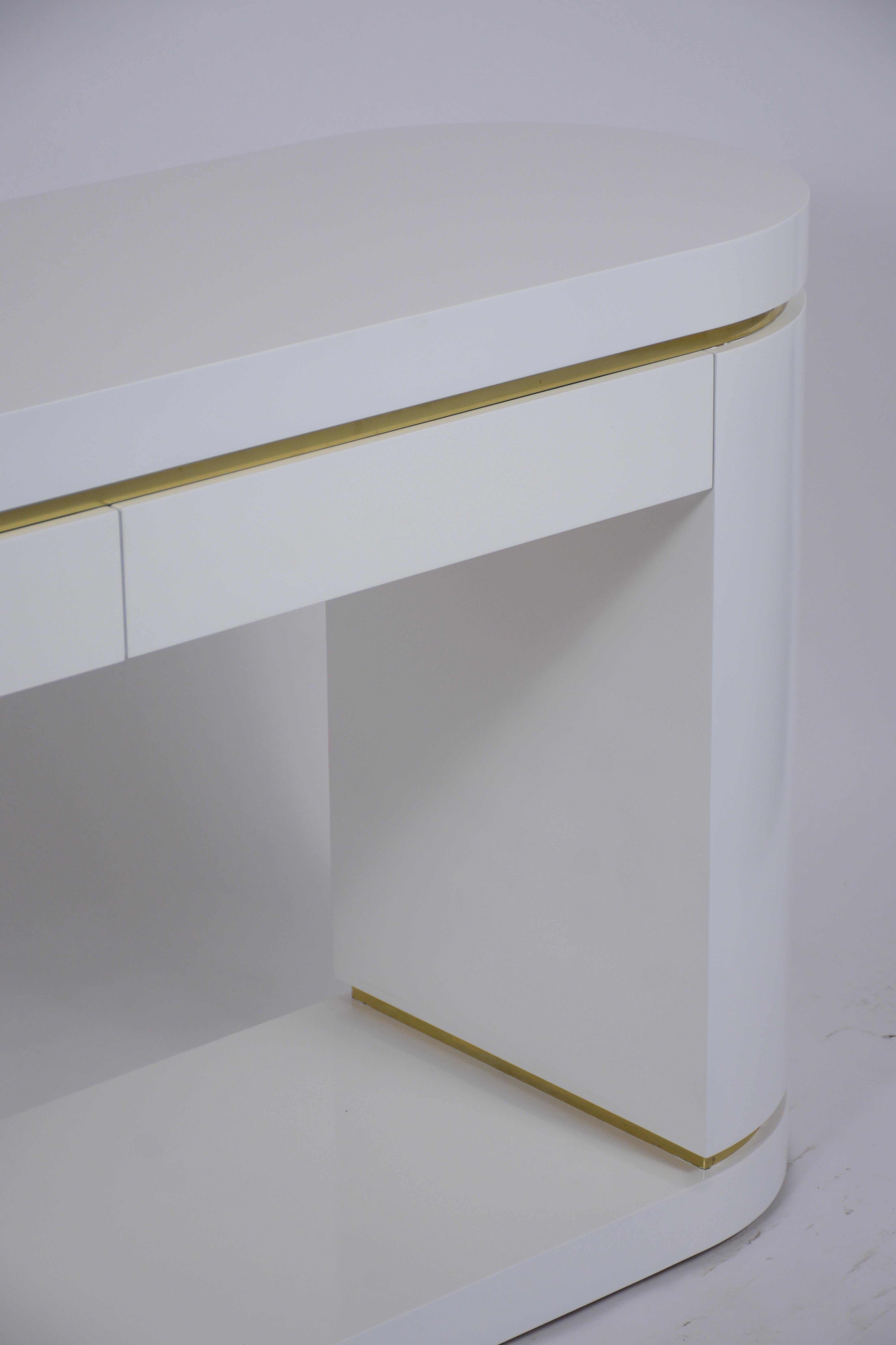 Vintage Mid-Century White Lacquered Console Table with Brass Accents For Sale 2