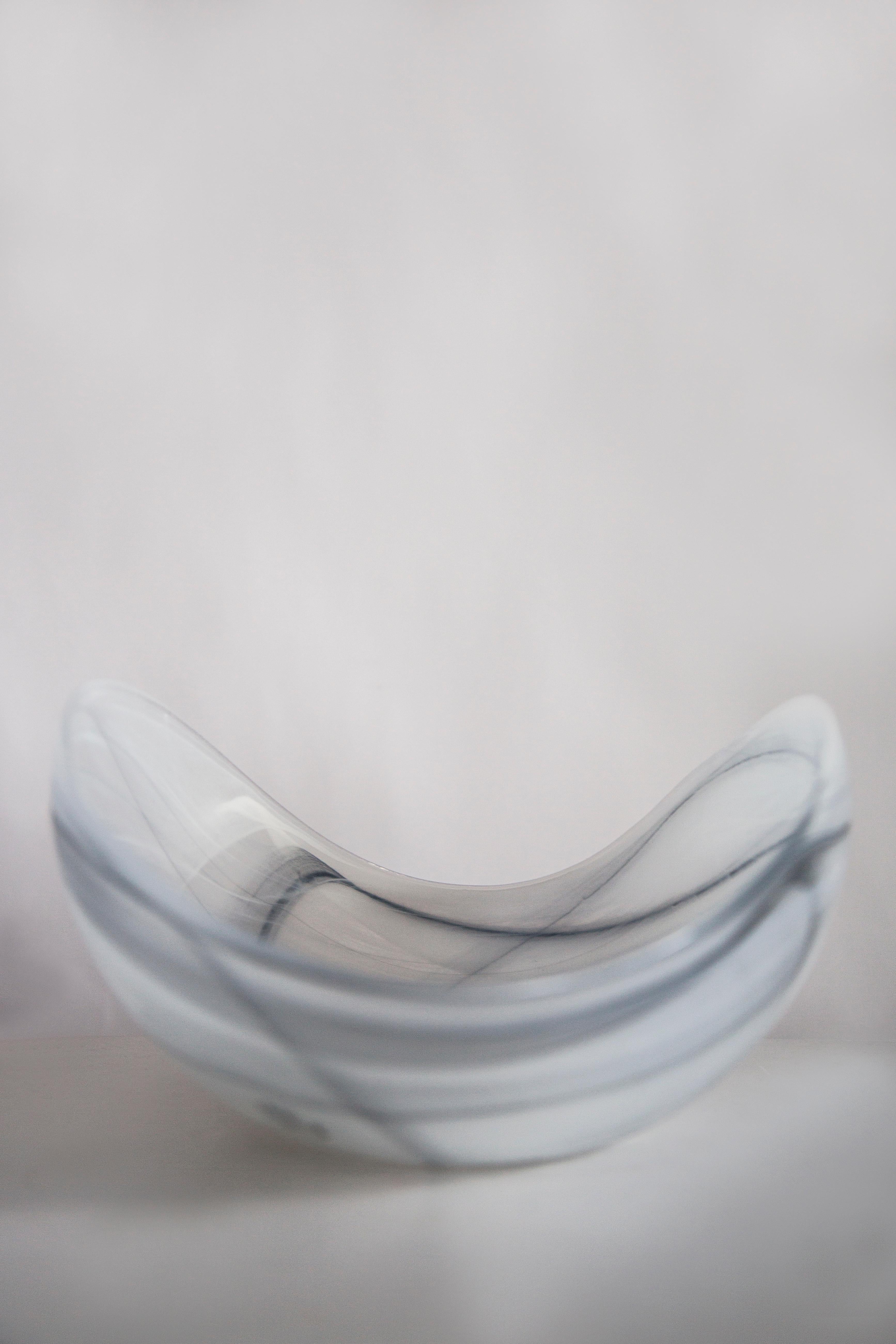 Crystal Mid Century Style Murano Glass Big Black and White Bowl, Italy, 2000s For Sale